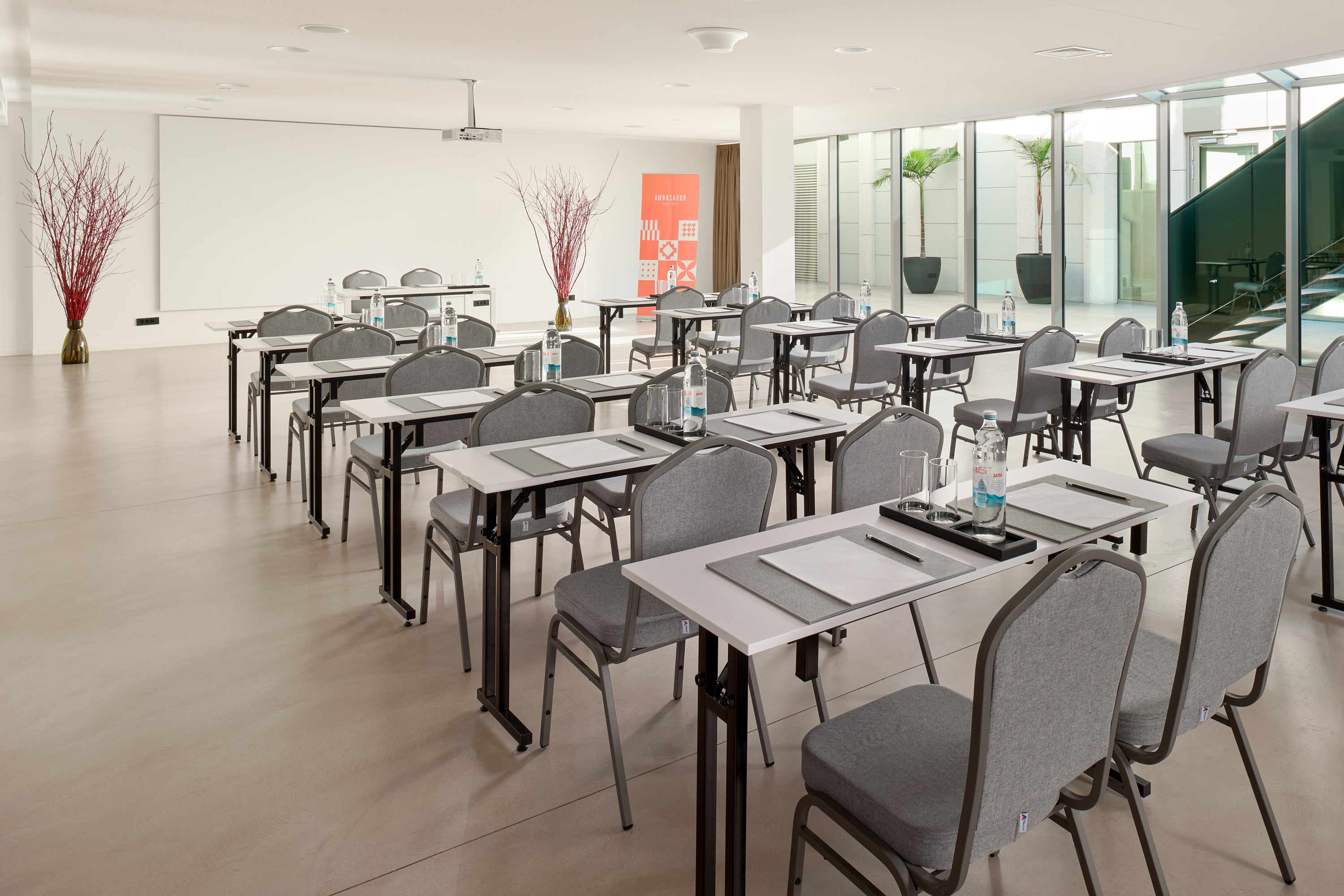 Hotel Ambasador - фото