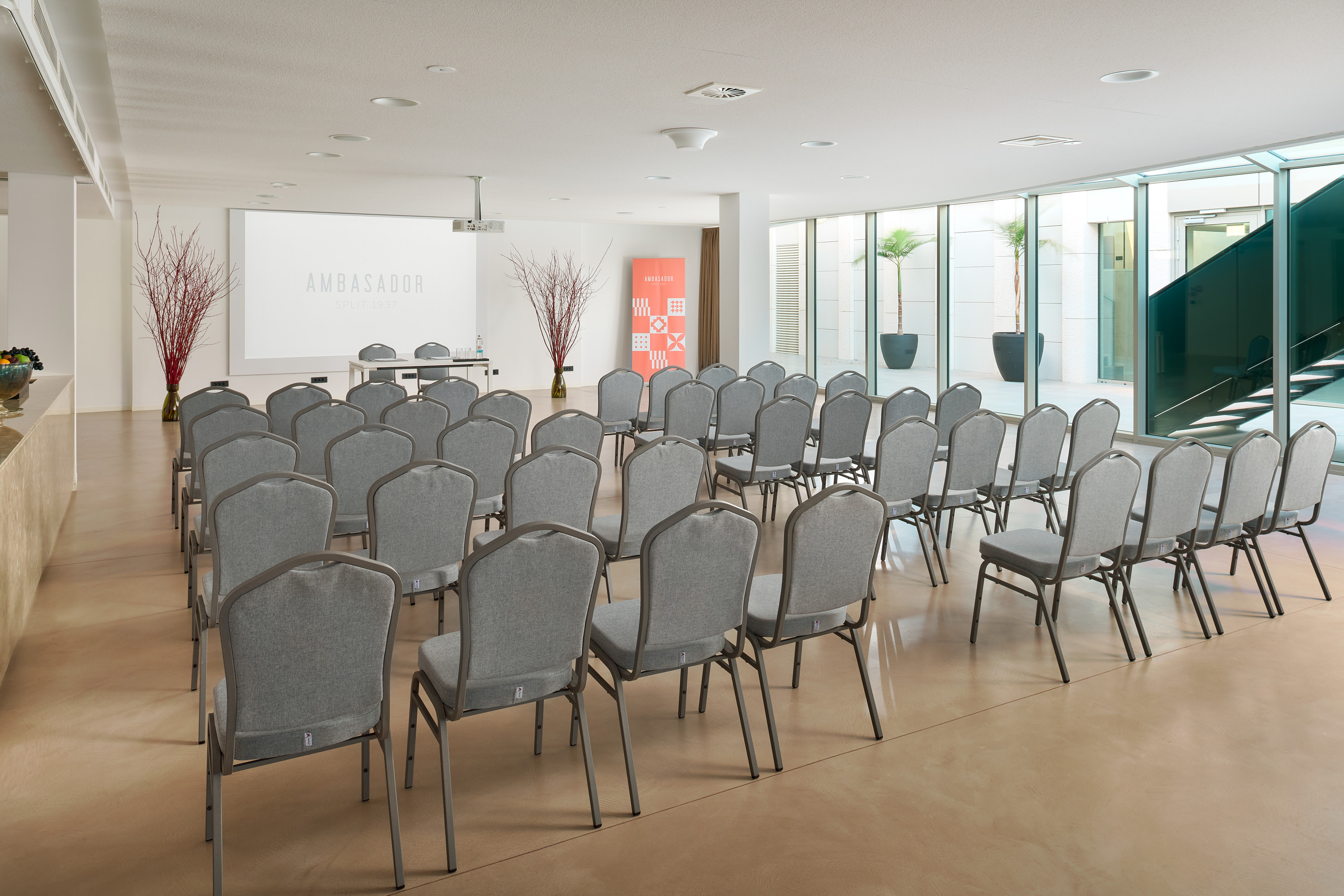 Hotel Ambasador - фото