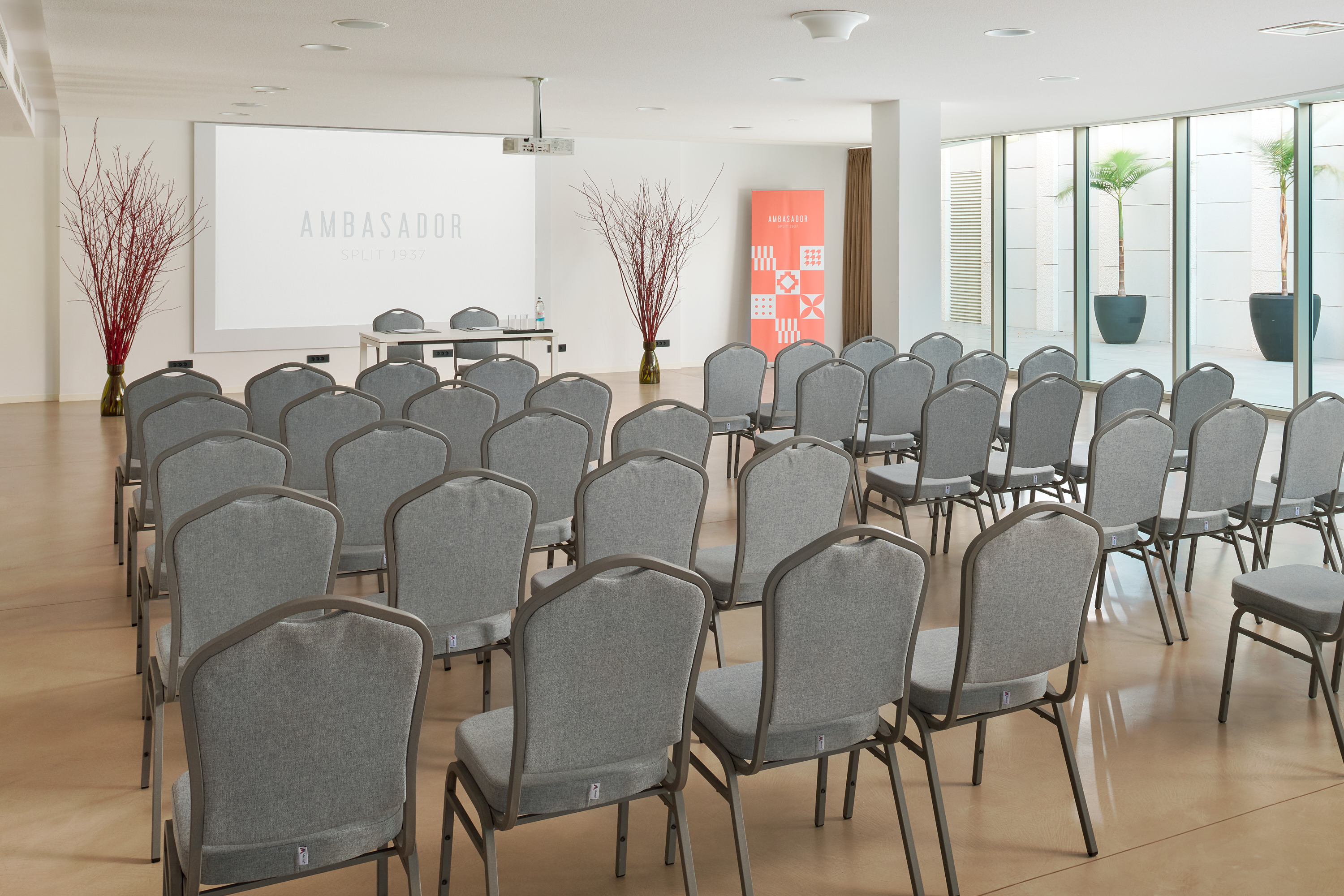 Hotel Ambasador - фото