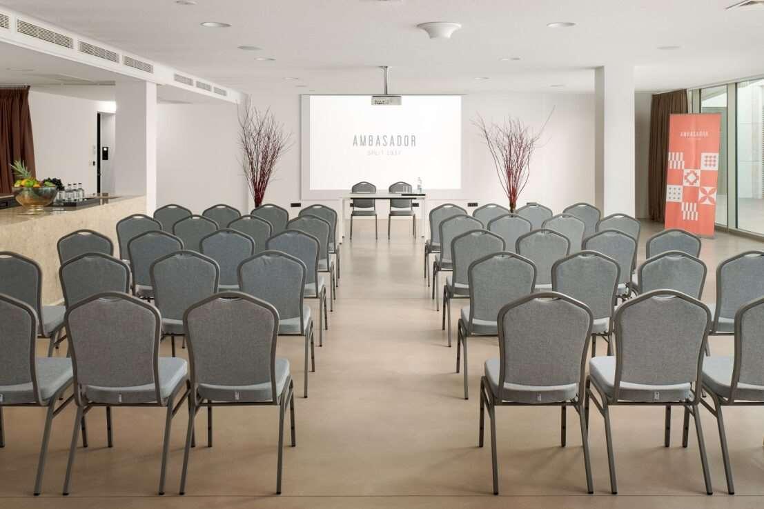 Hotel Ambasador - фото