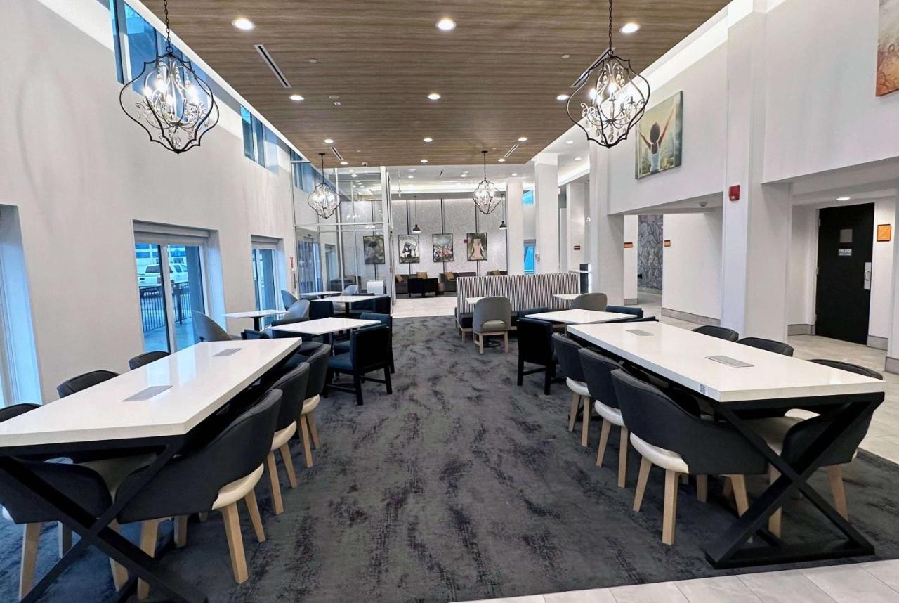 La Quinta Inn & Suites By Wyndham Rosemont O'Hare