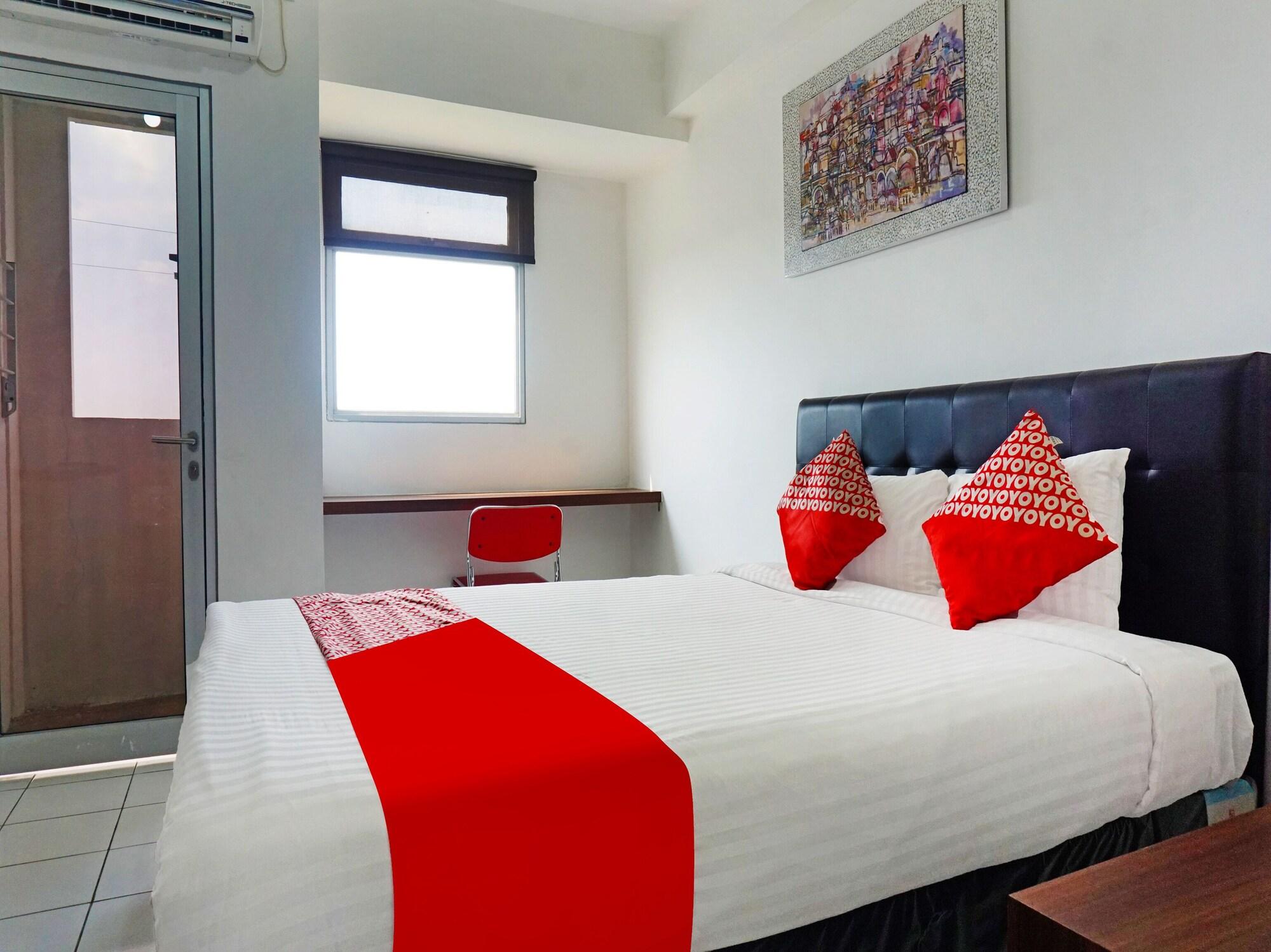 San San Rooms Gunung Putri Square