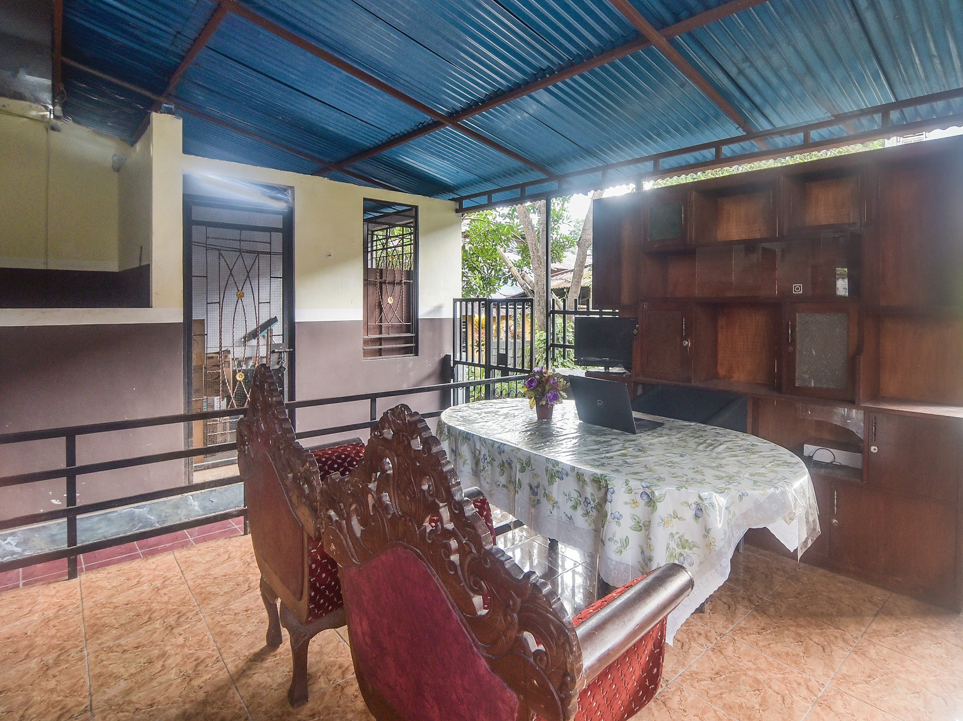 Oyo 91755 Priska Kost Dan Homestay