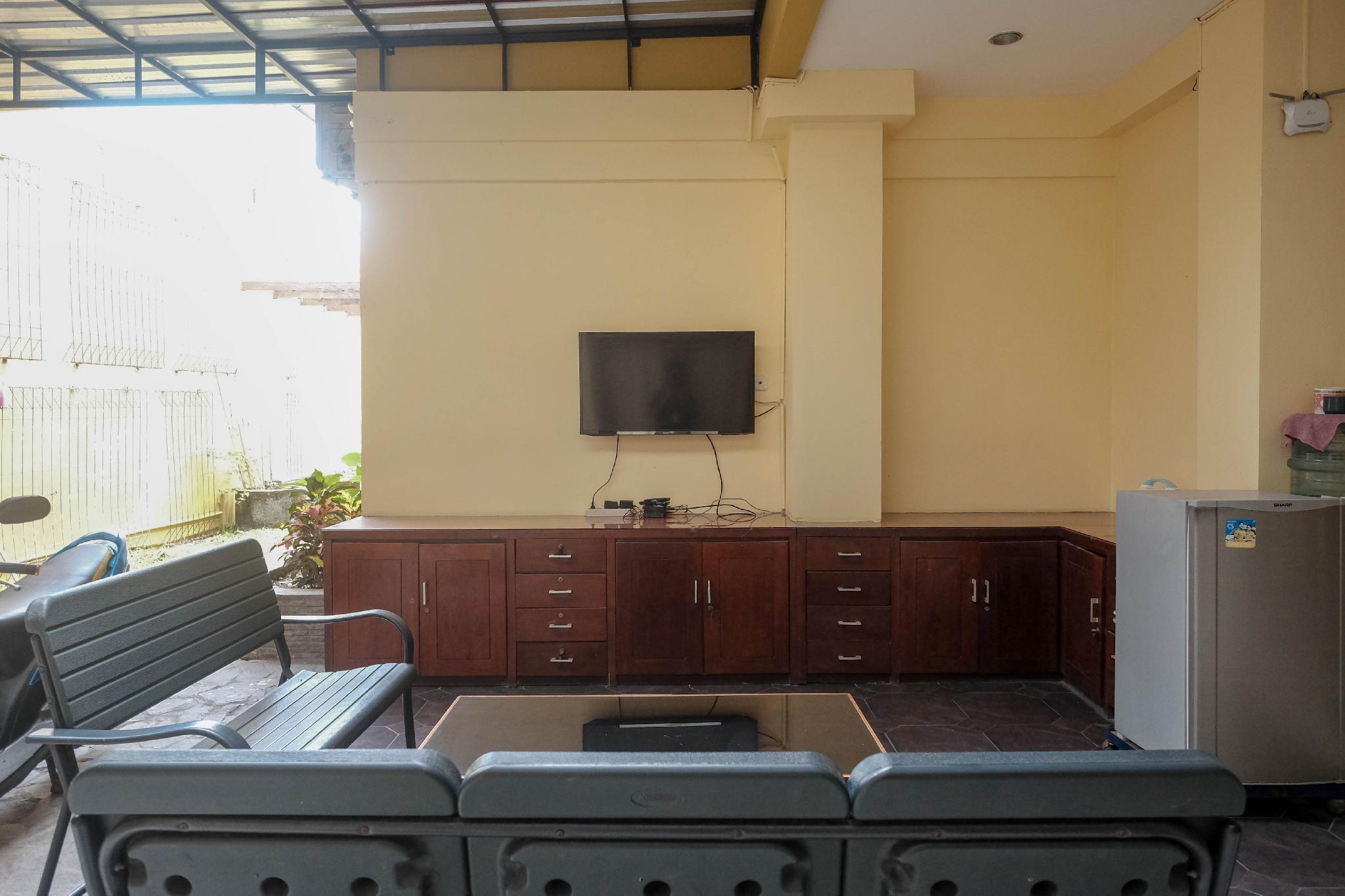 Exterior & Views 5, Reddoorz Solo Baru, Sukoharjo