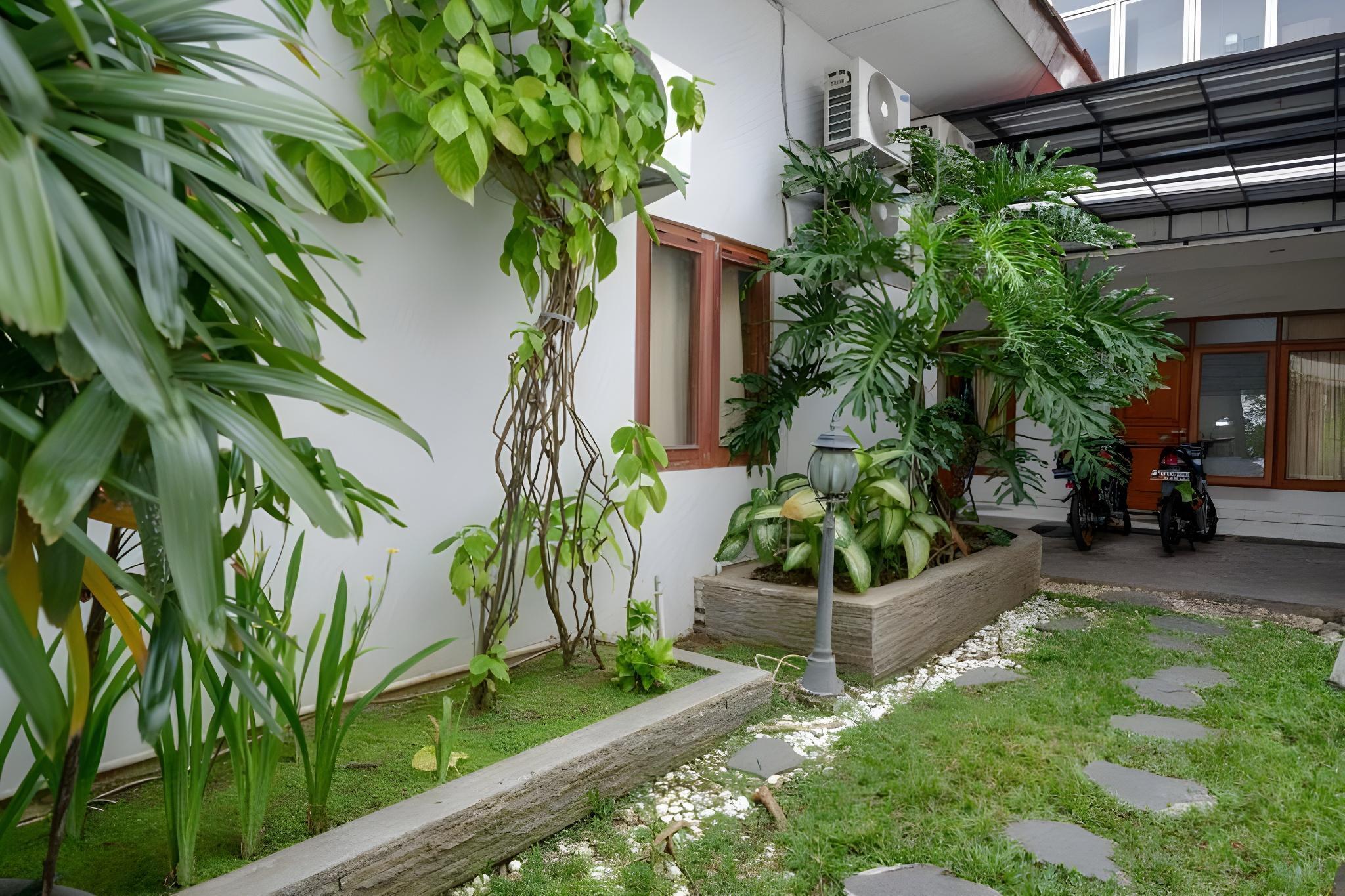 Exterior & Views 4, Reddoorz Solo Baru, Sukoharjo