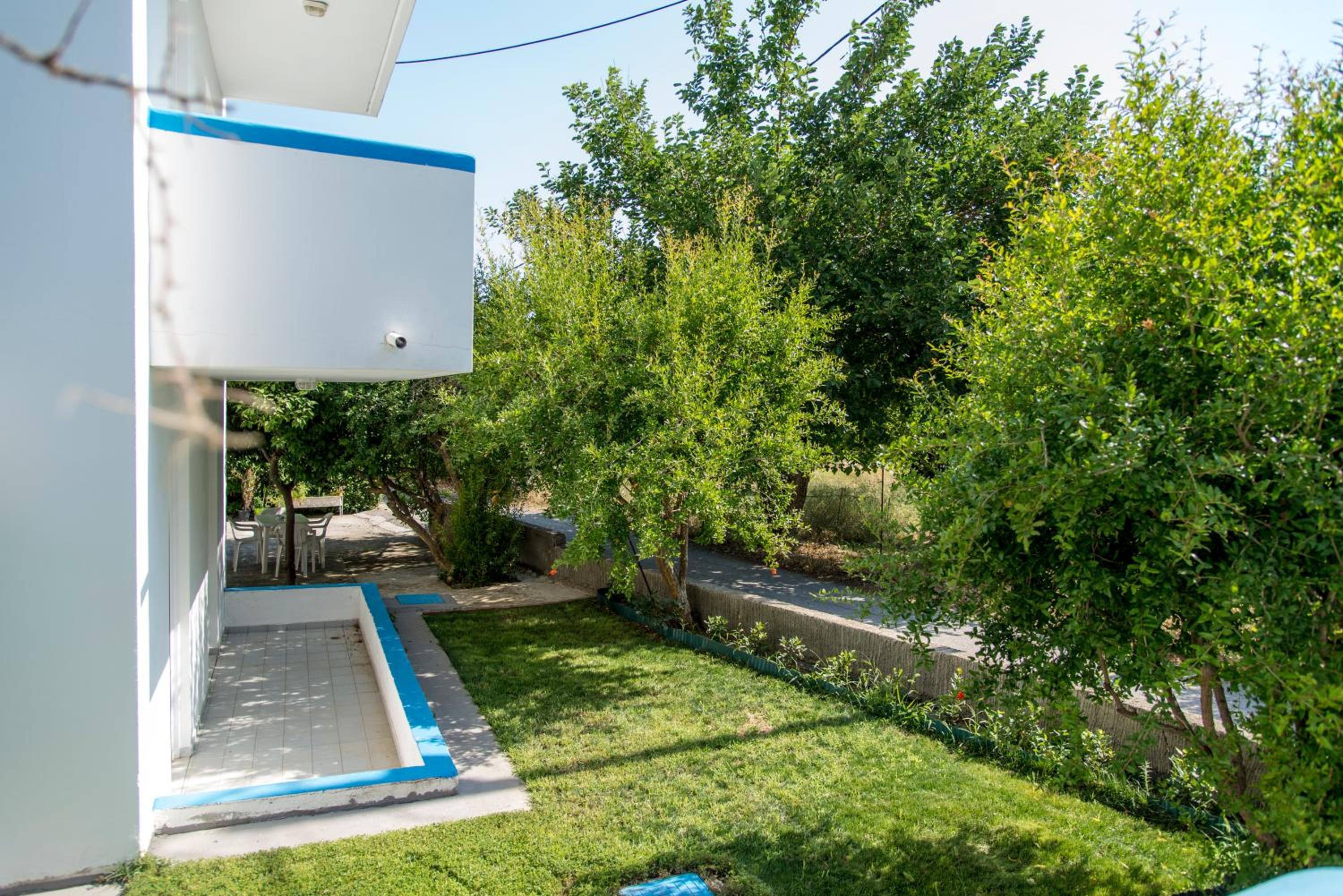 Yannis Yard Studios And Apartments
