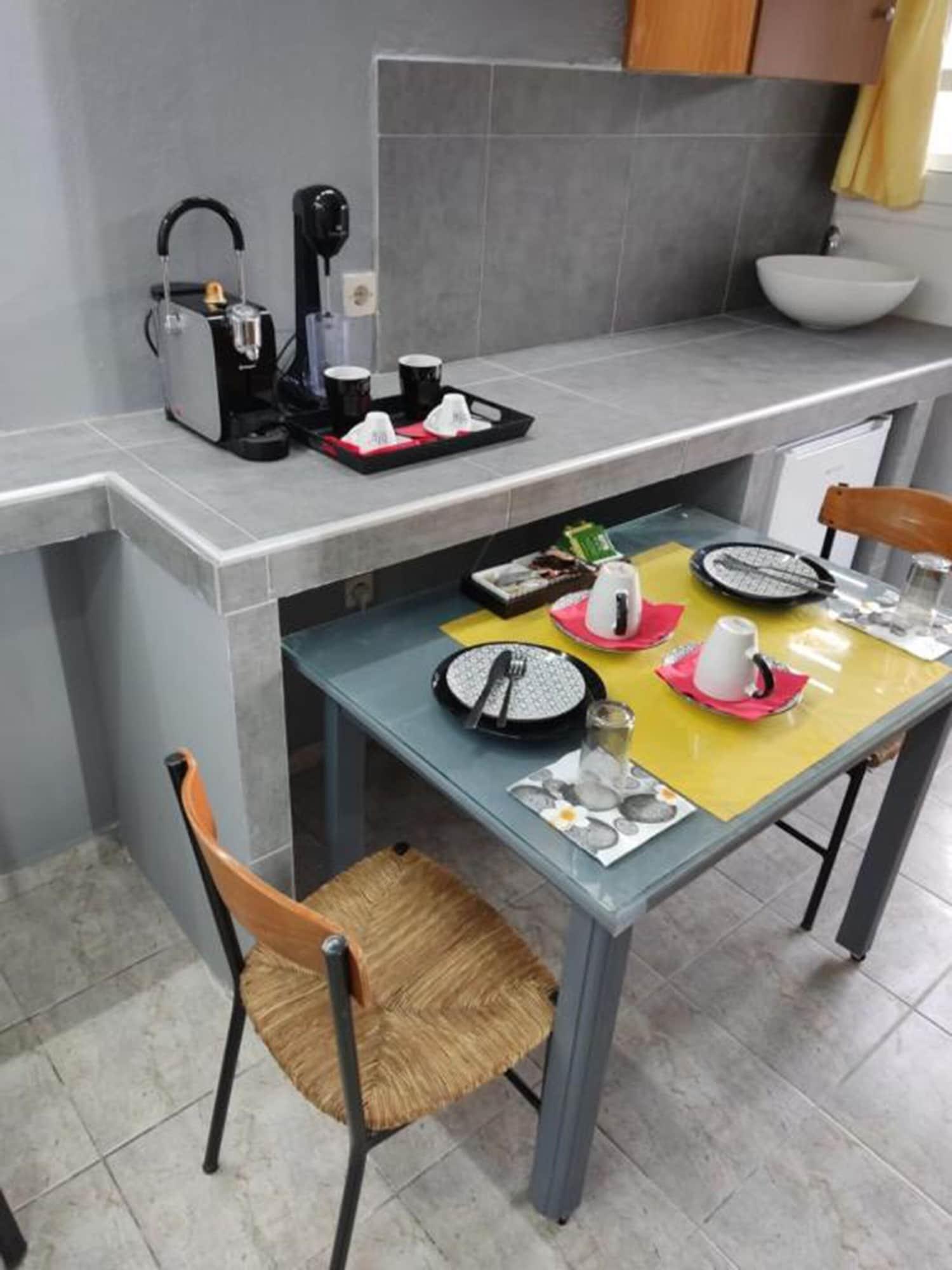 Room 3, Skiathos Young Guesthouse, Thessaly