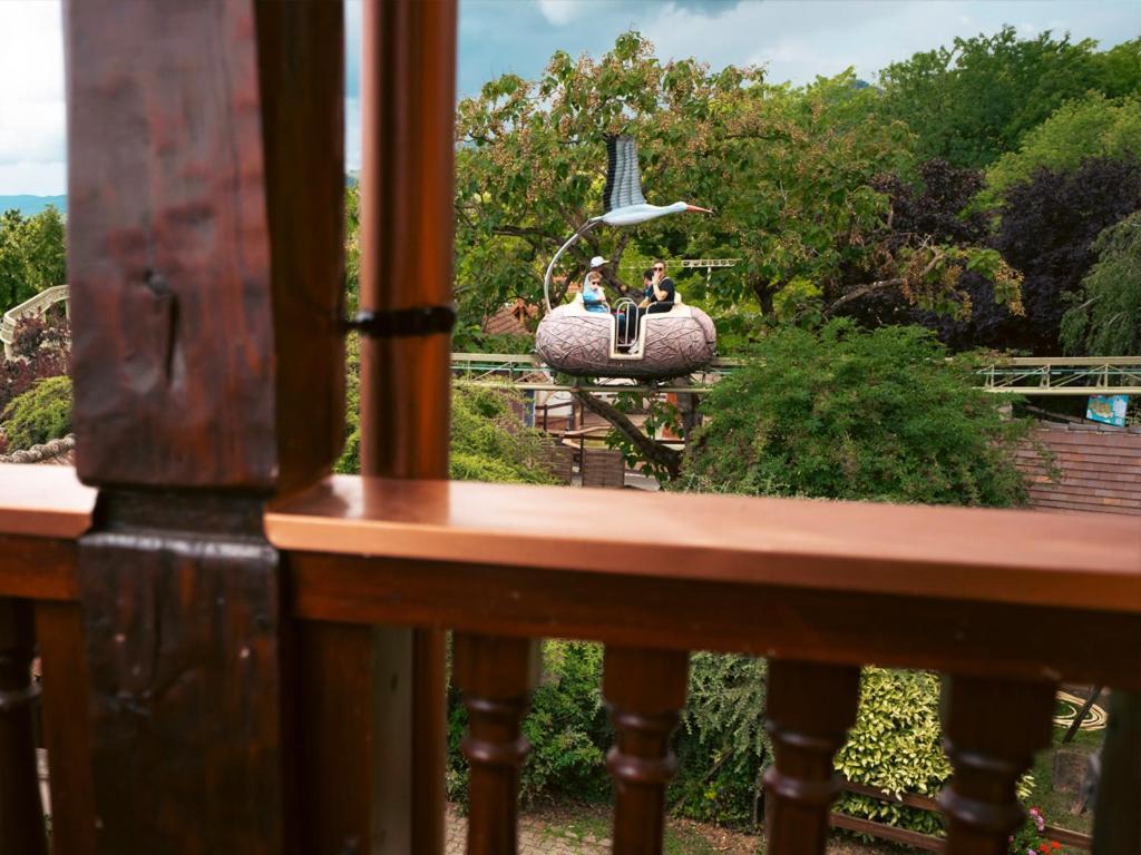 Ha Tel Restaurant Au Parc Des Cigognes