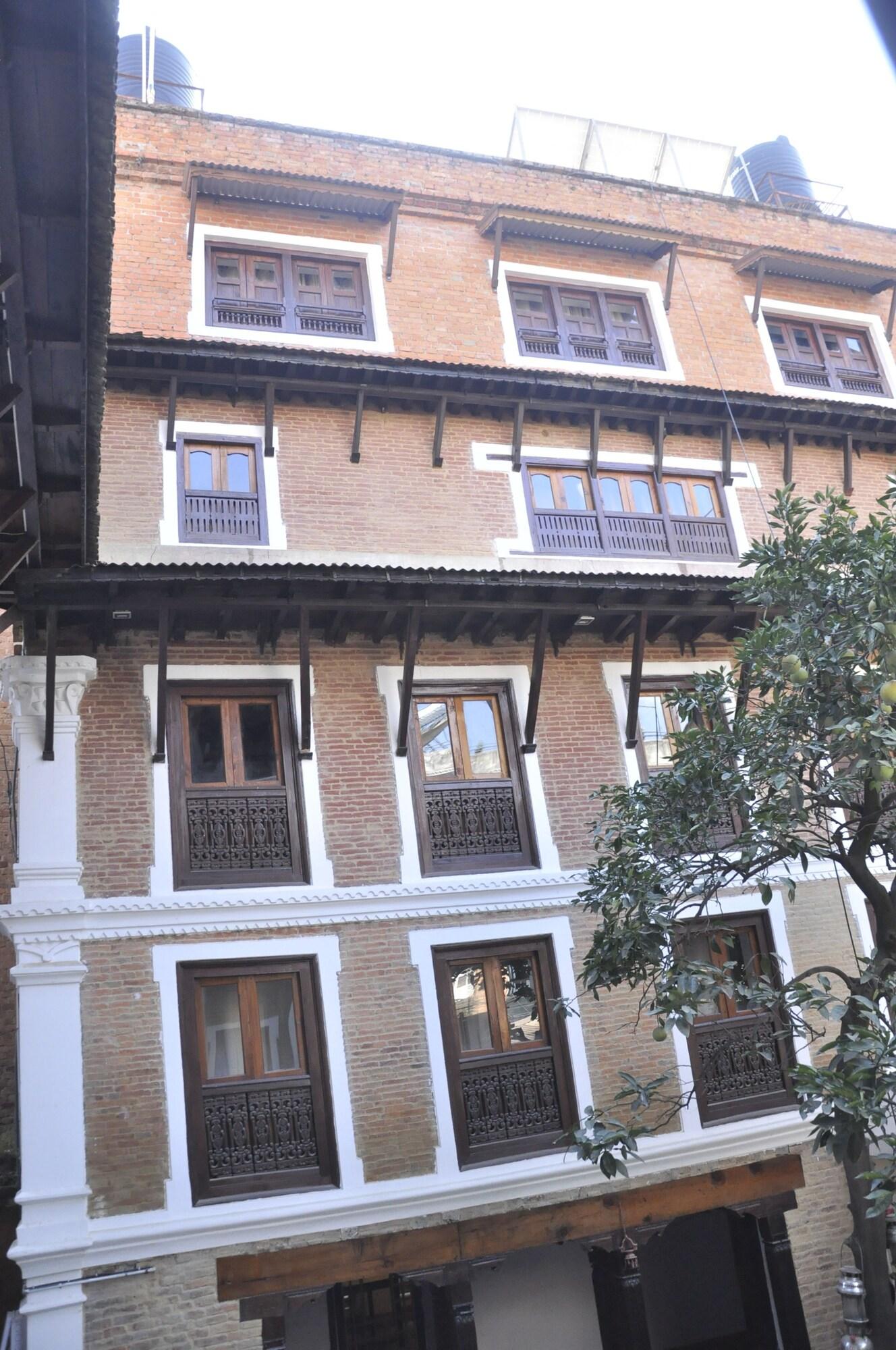 Exterior & Views