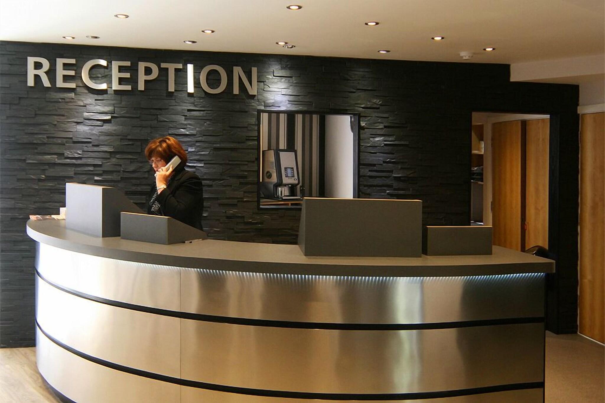 Damon S Hotel