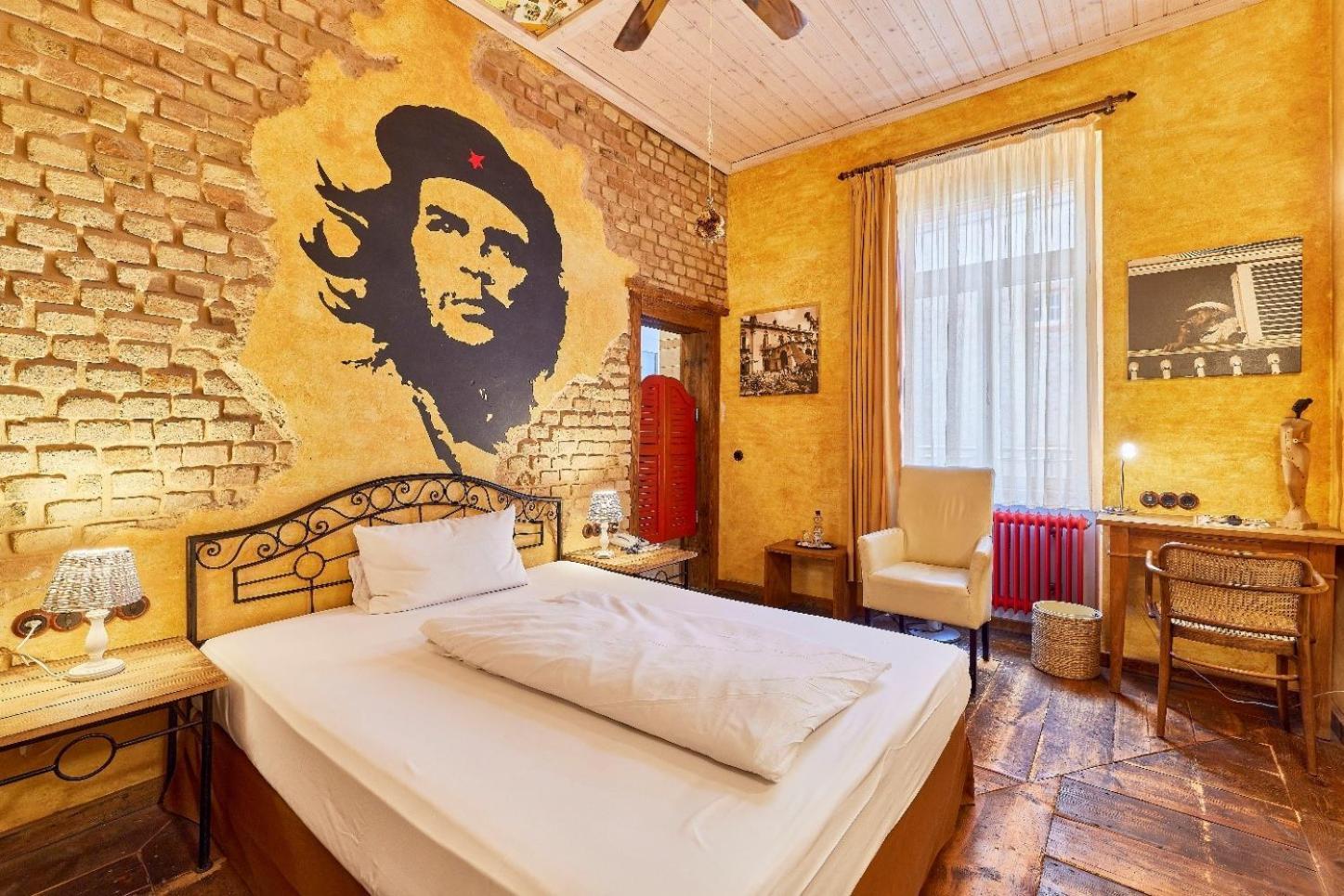 Hip Hotel