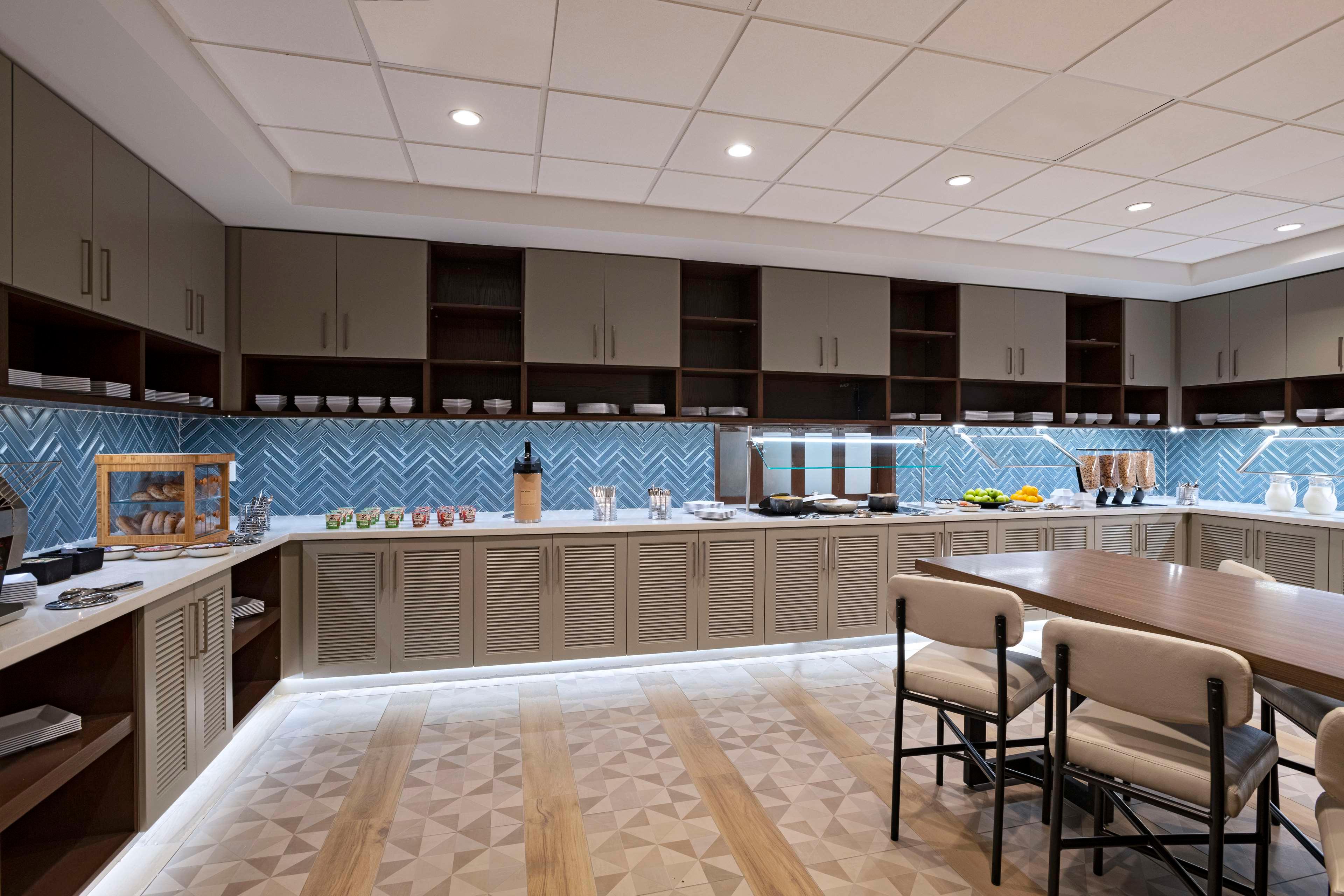 Hyatt Place Austin / Lake Travis / Four Points