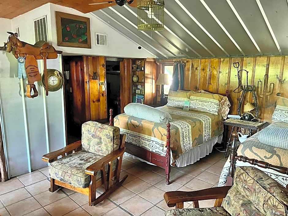 Country Woods Inn
