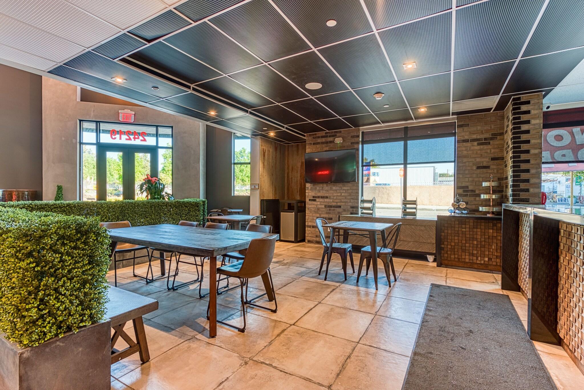 Hotel Lexen Newhall