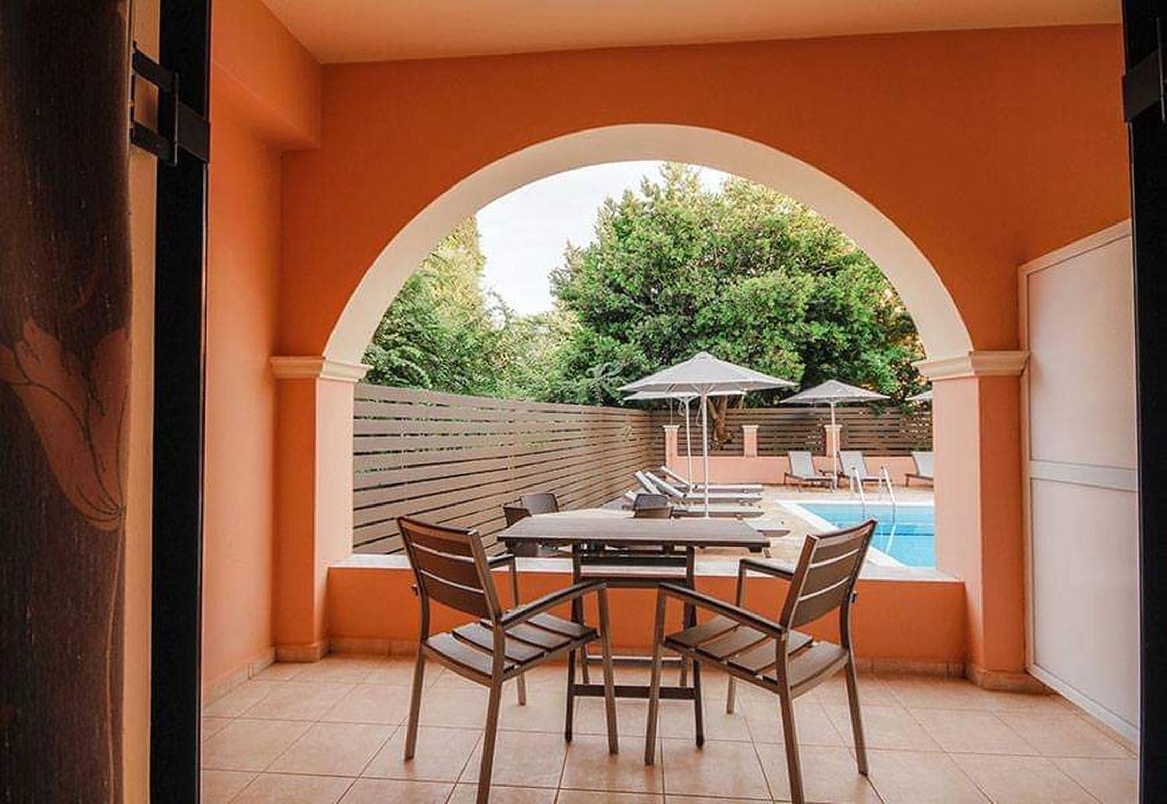 Bella De Lux Apts
