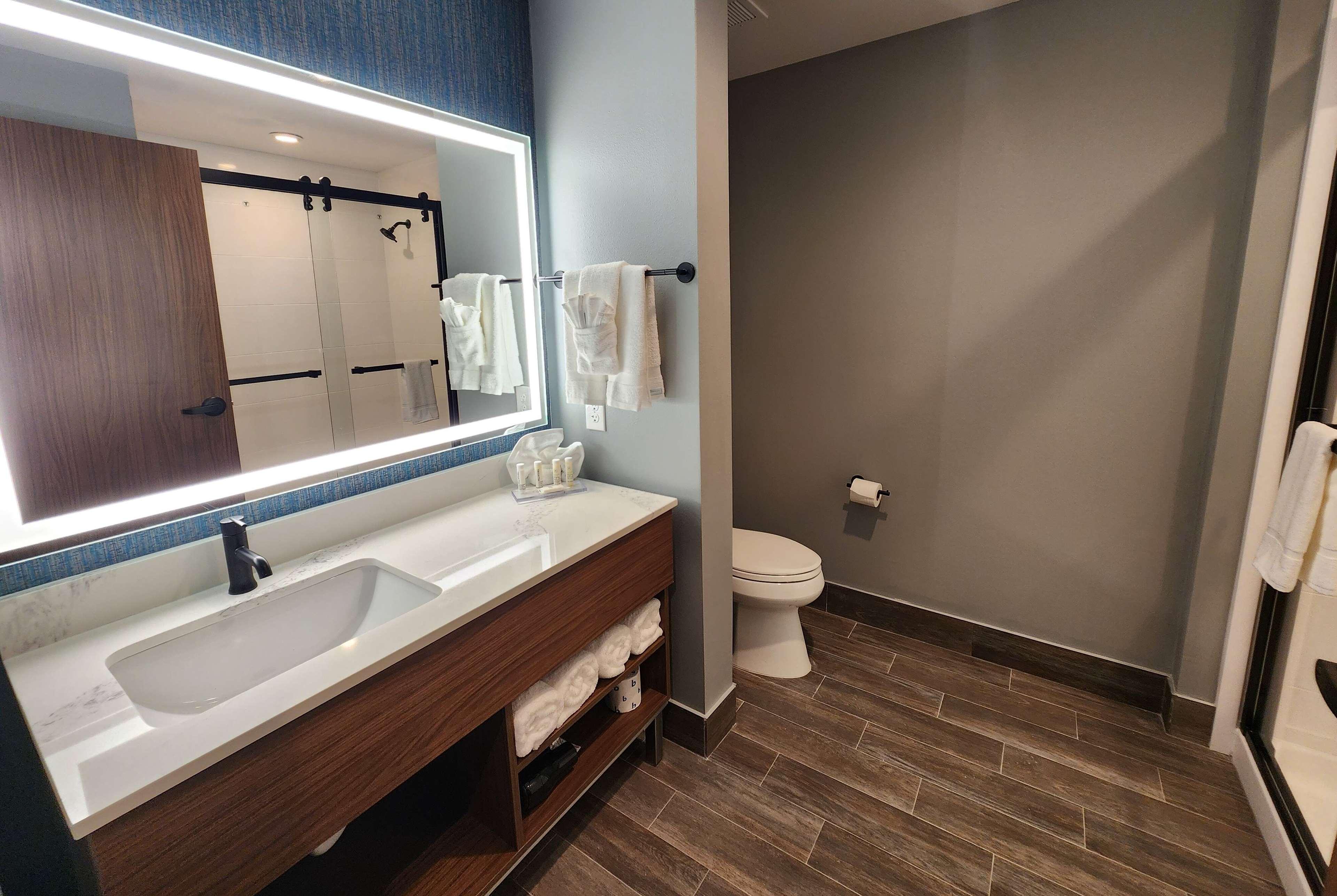 Hawthorn Suites by Wyndham Del Rio