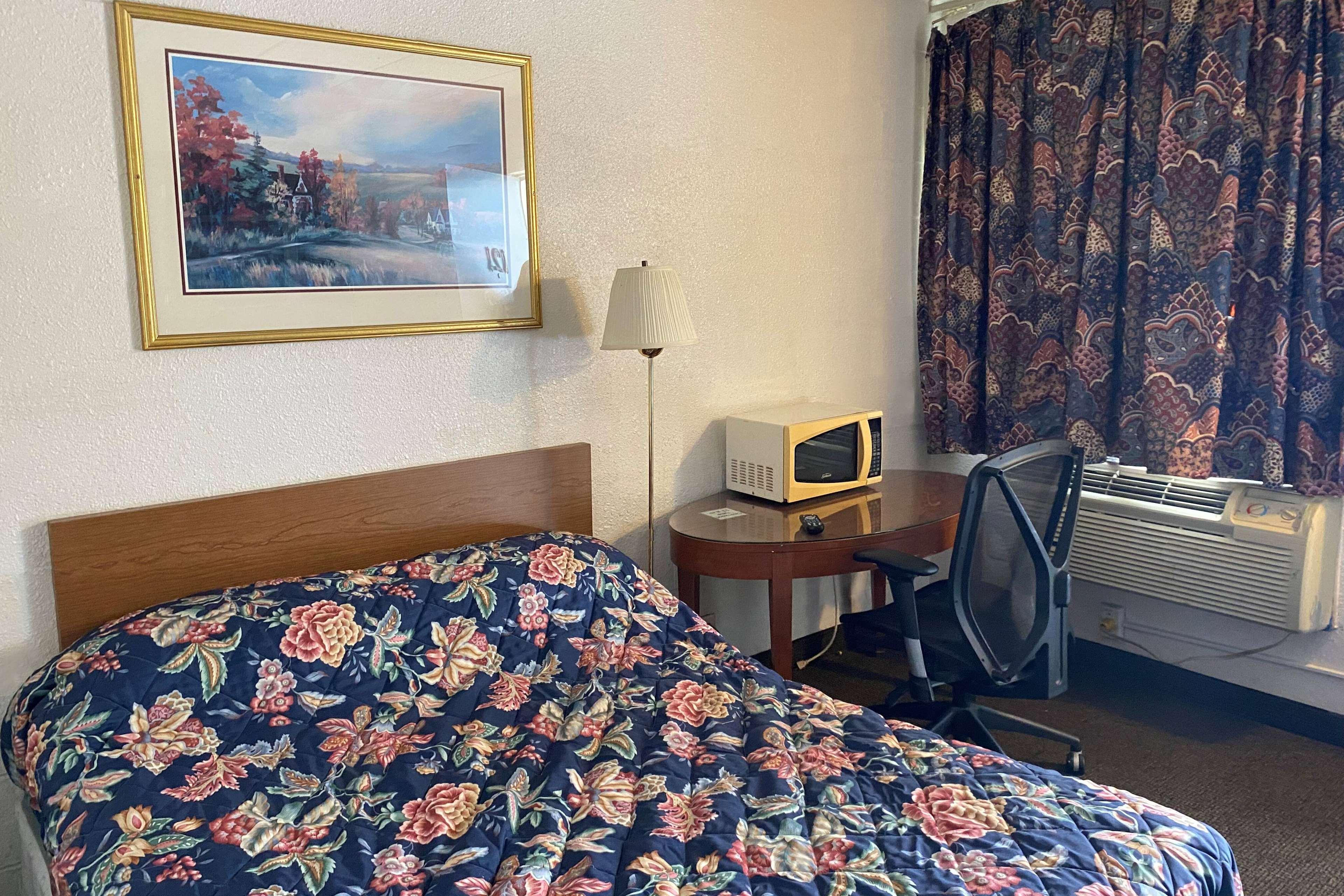 Super 8 By Wyndham Rockford South