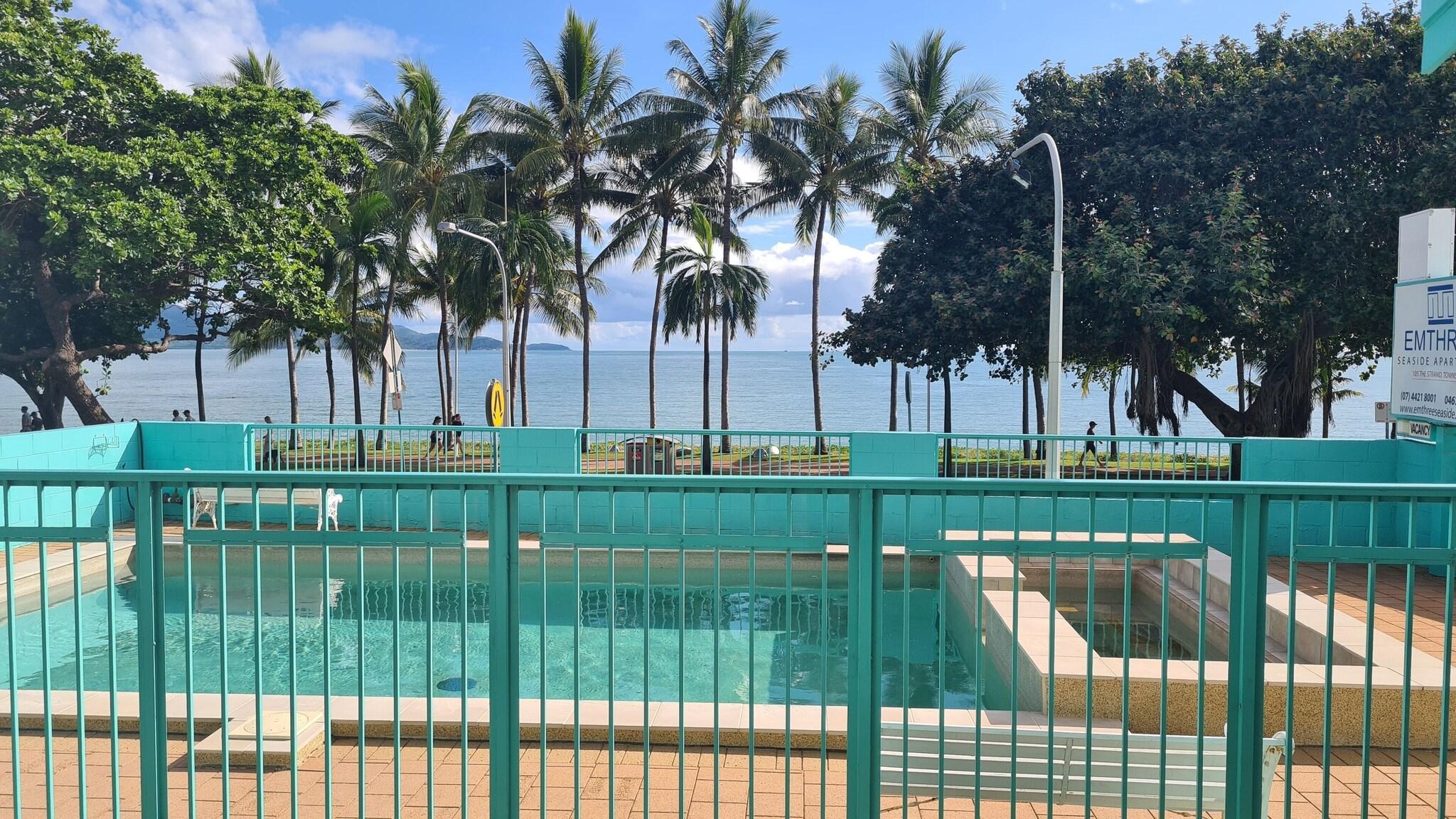 Emthree Seaside Apartments