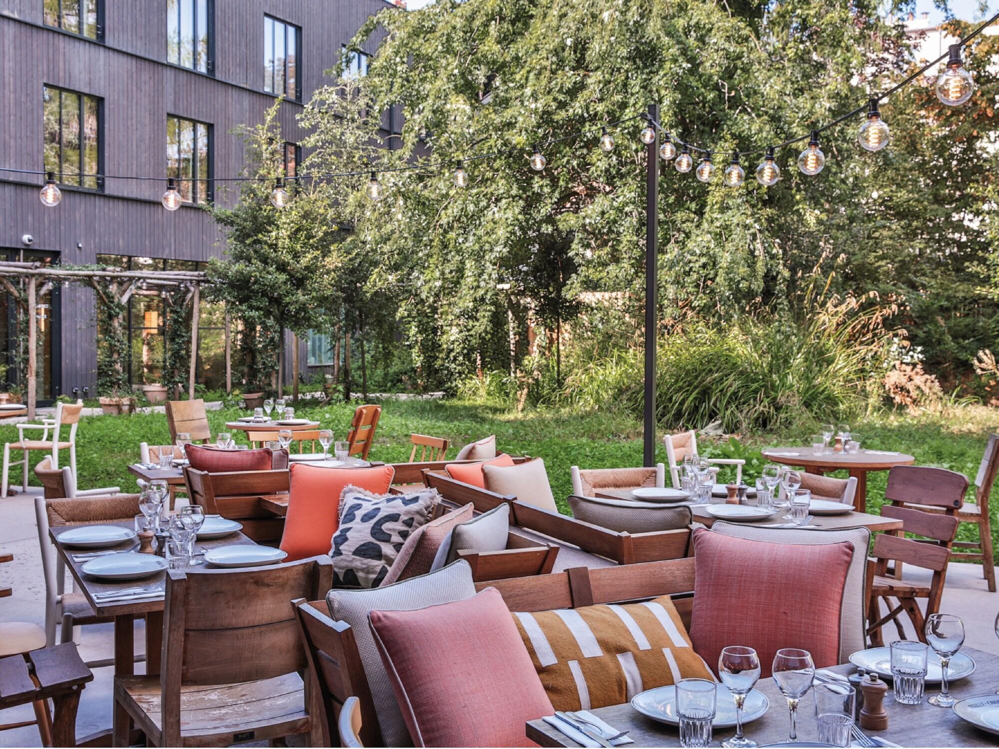 Mob House - фото