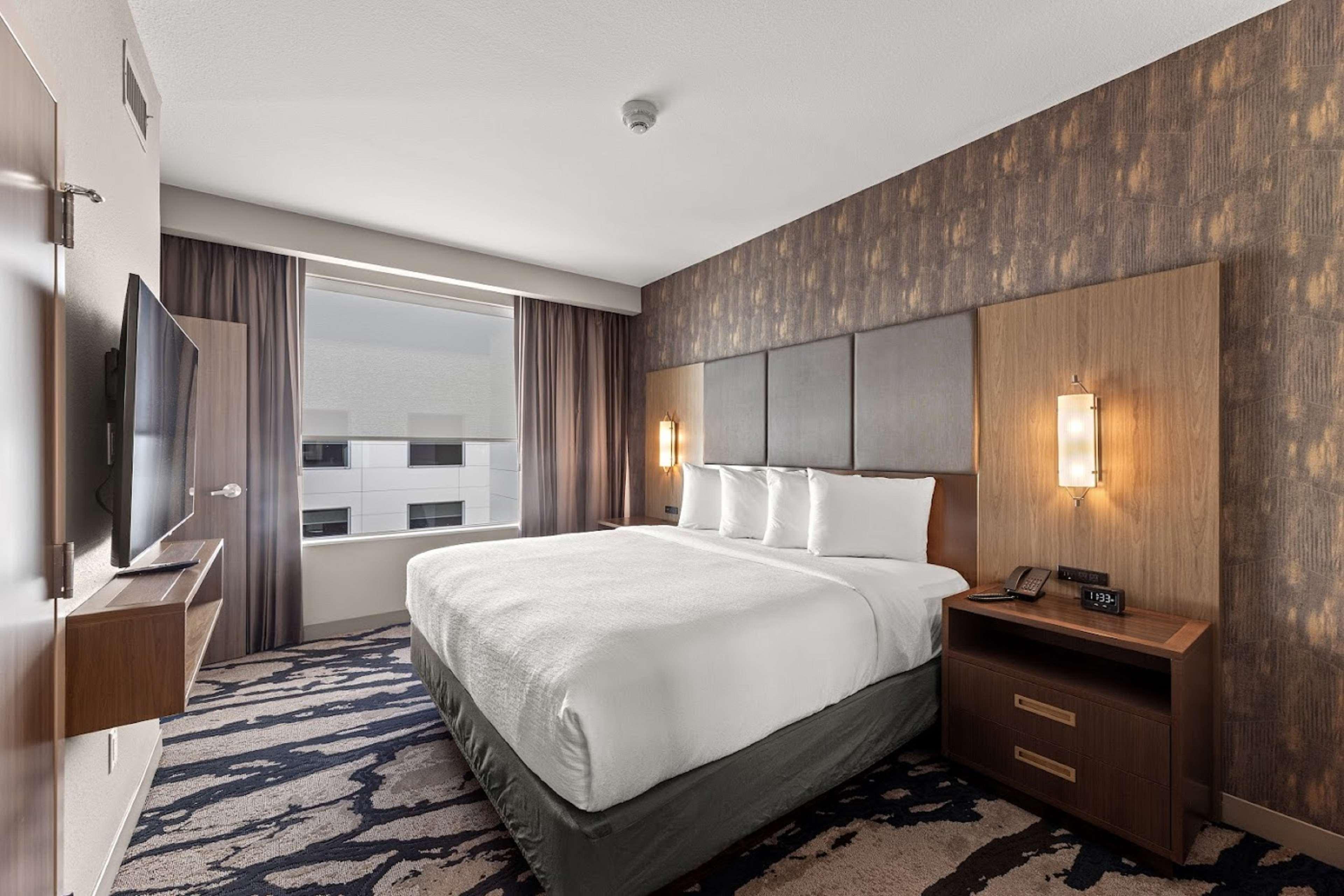 Embassy Suites By Hilton Irving Las Colinas