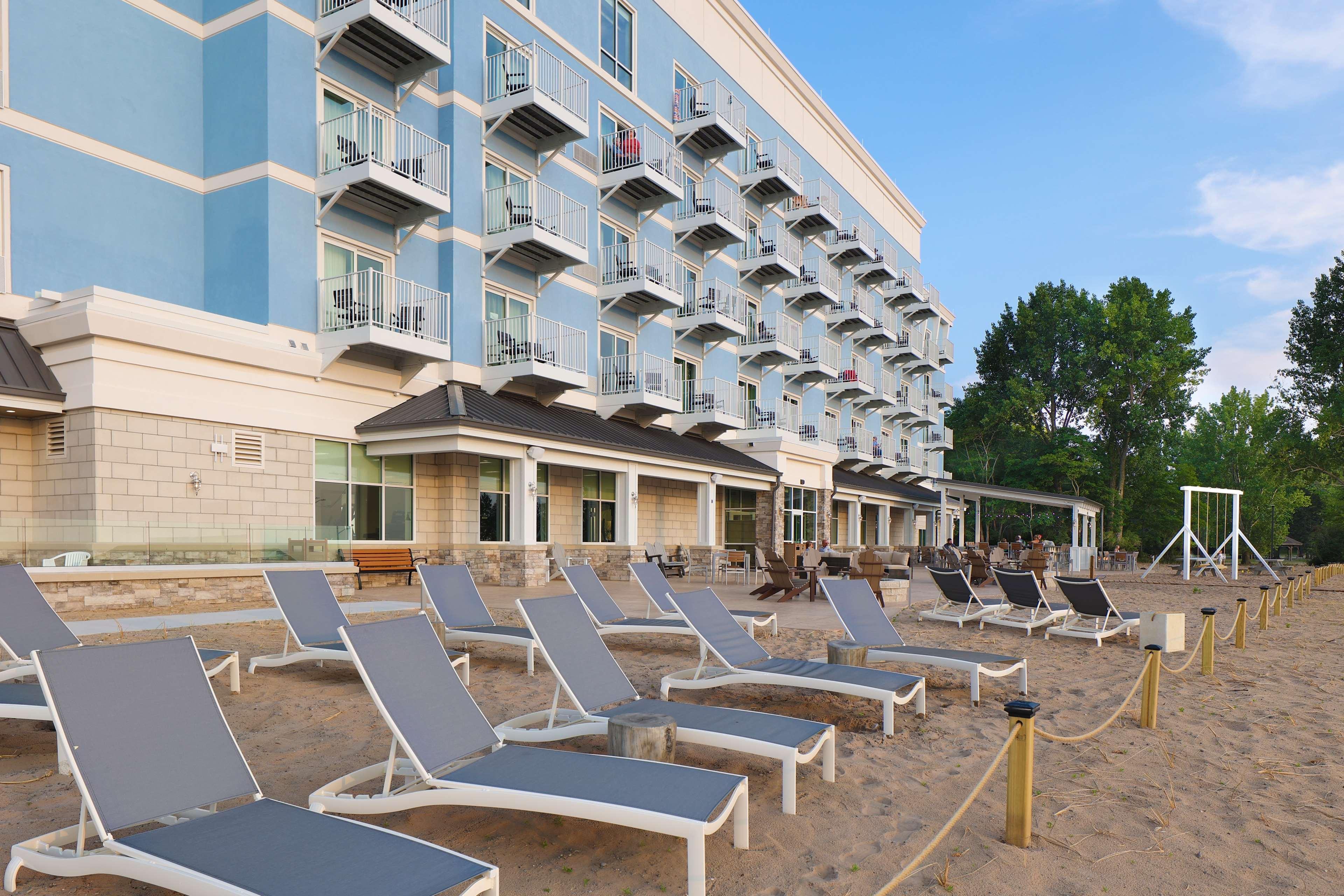Hampton Inn & Suites Manistee Waterfront image