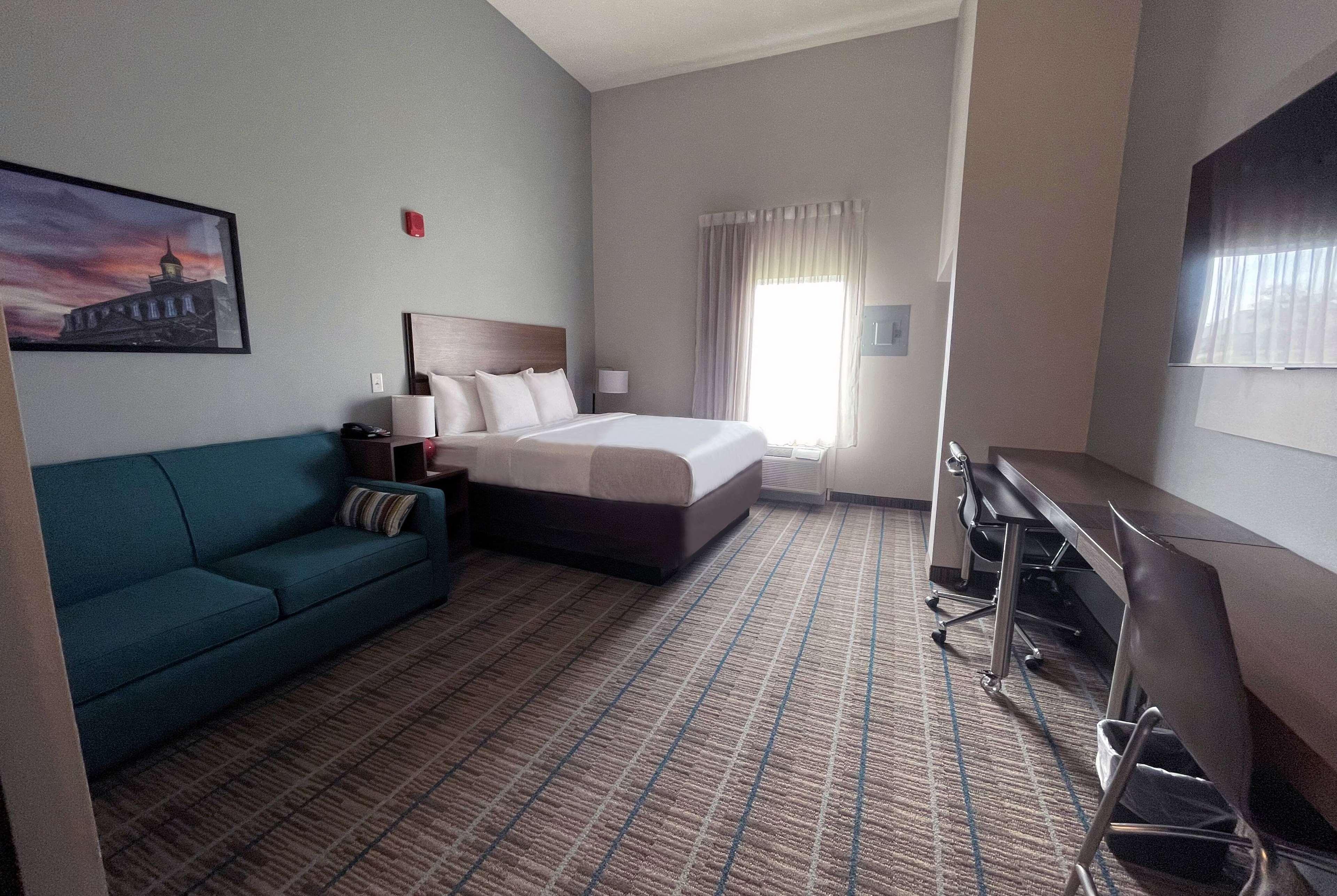 Hawthorn Extended Stay by Wyndham Sulphur