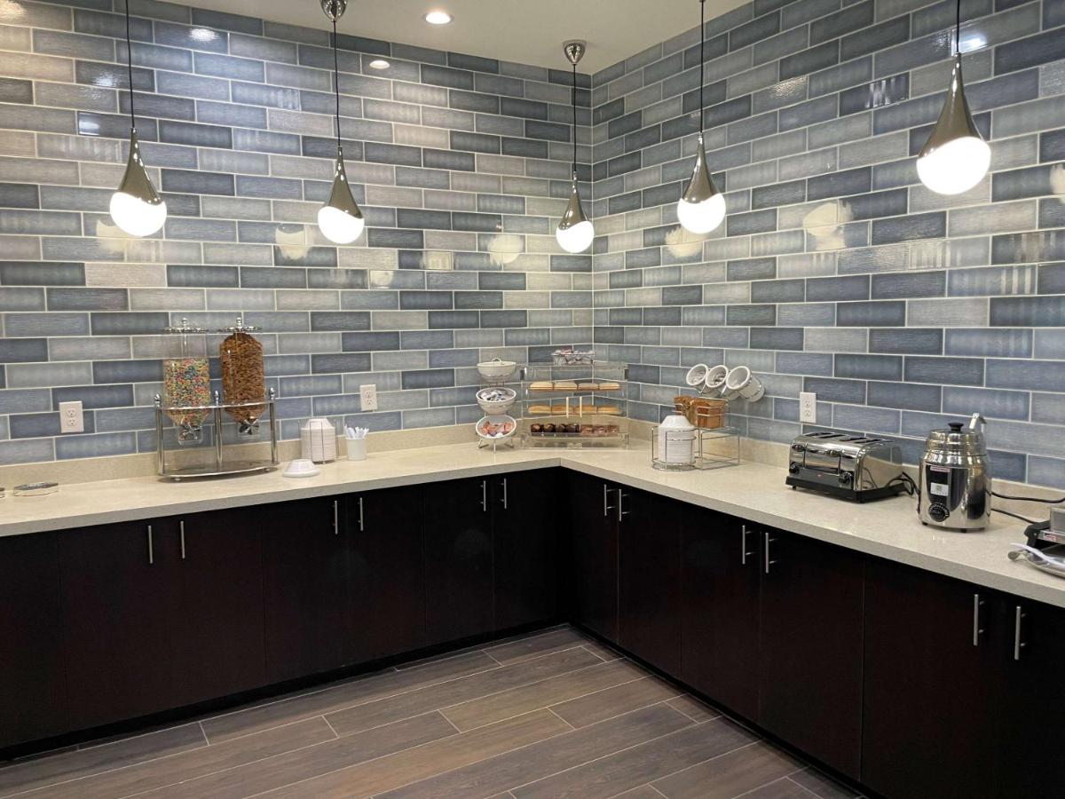 La Quinta Inn & Suites By Wyndham Sulphur