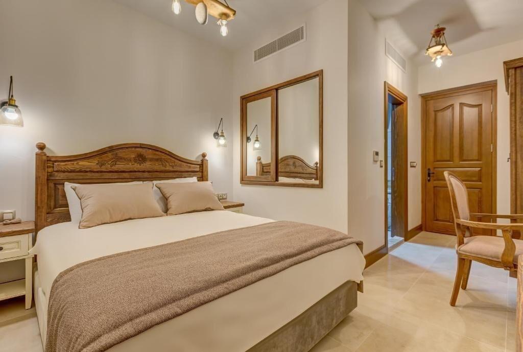 Navali̇a Otel