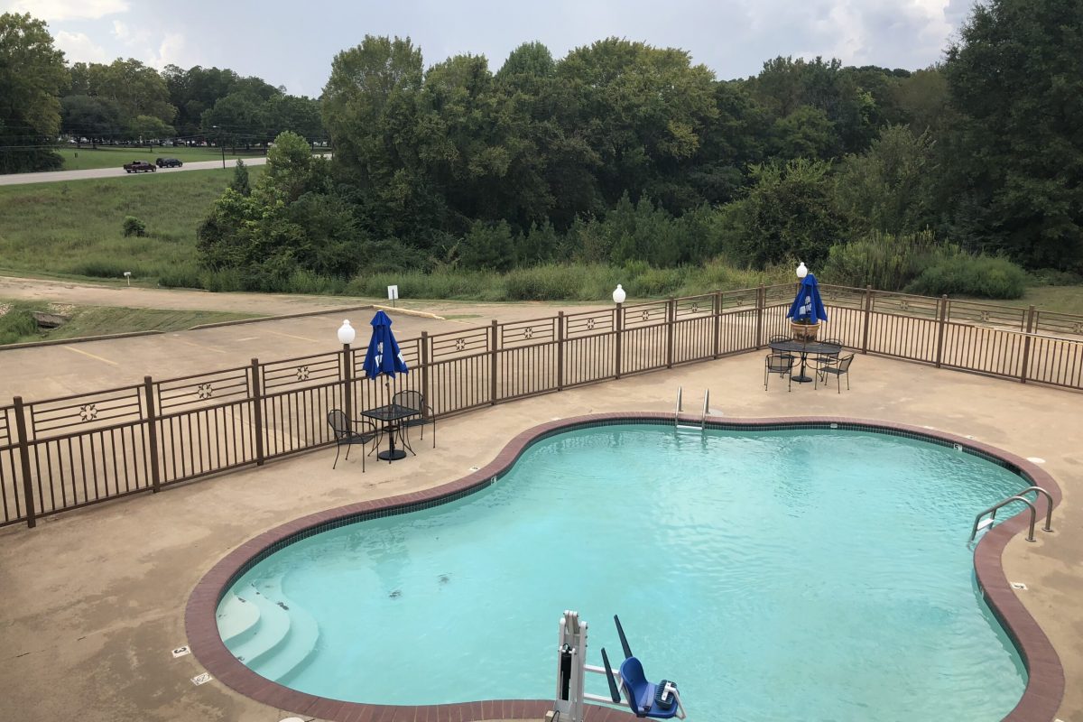Weston Inn & Suites