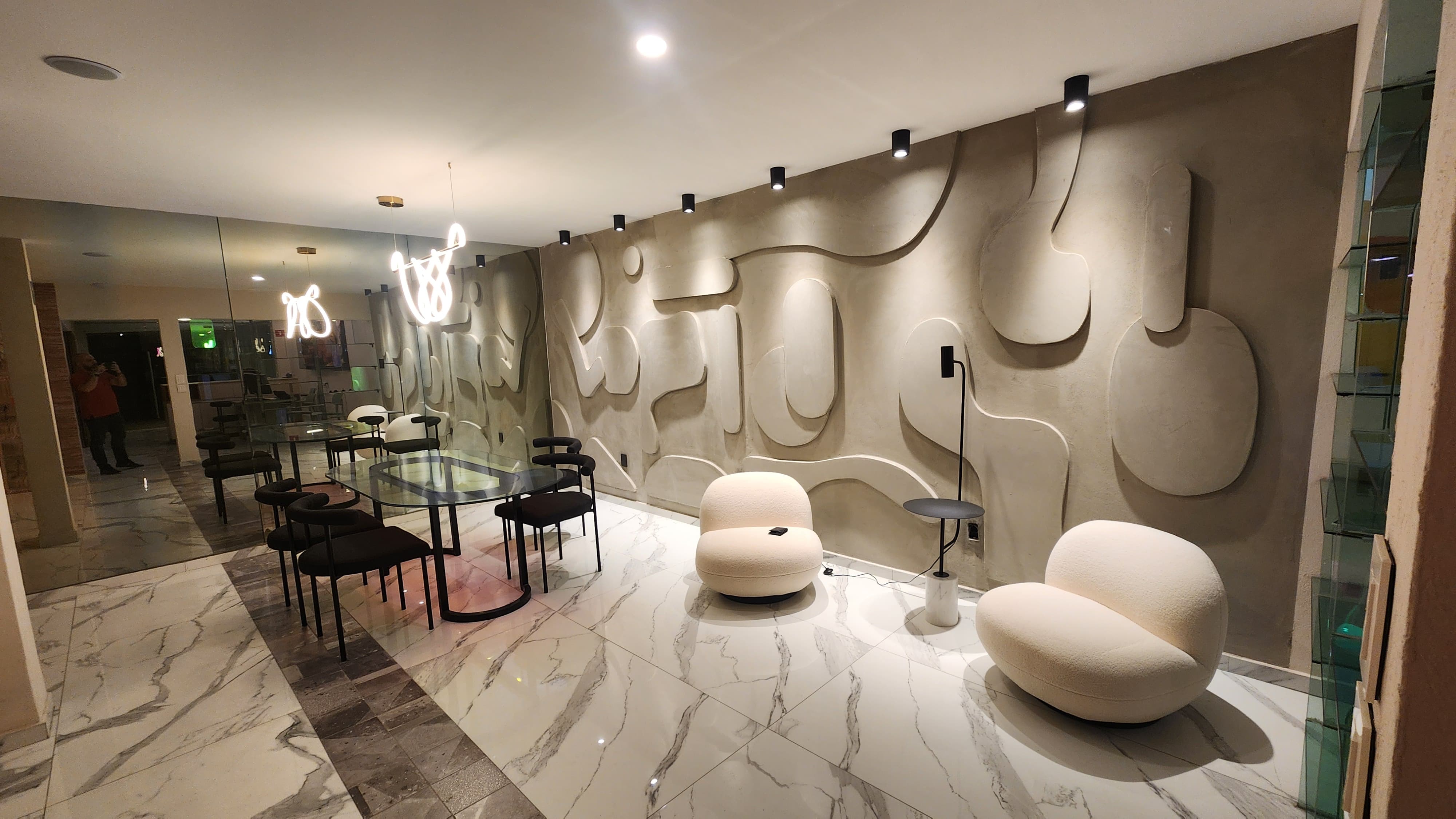 Expo Satelite 2750 Hotel & Suites