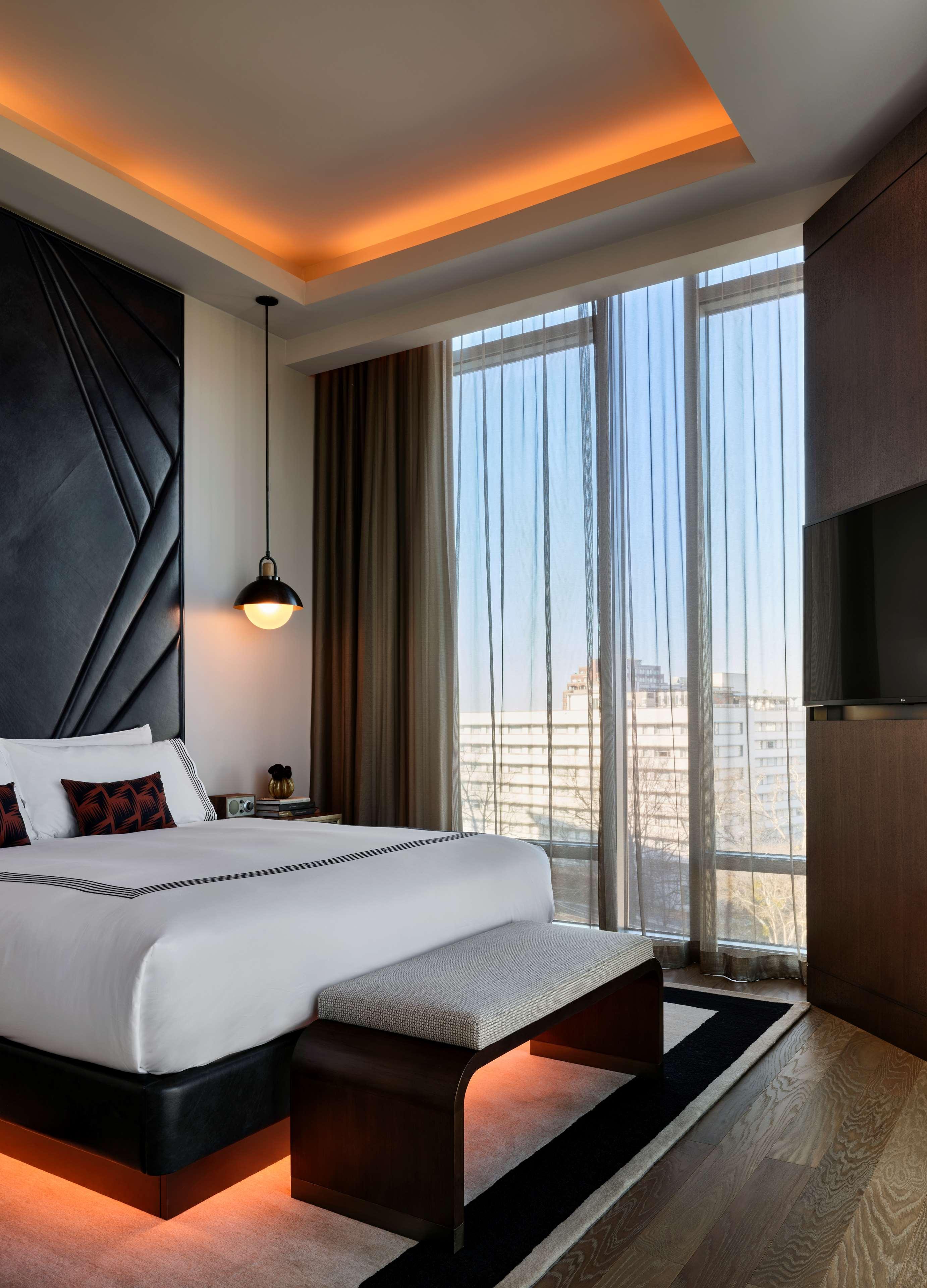 The Tess, Autograph Collection by null