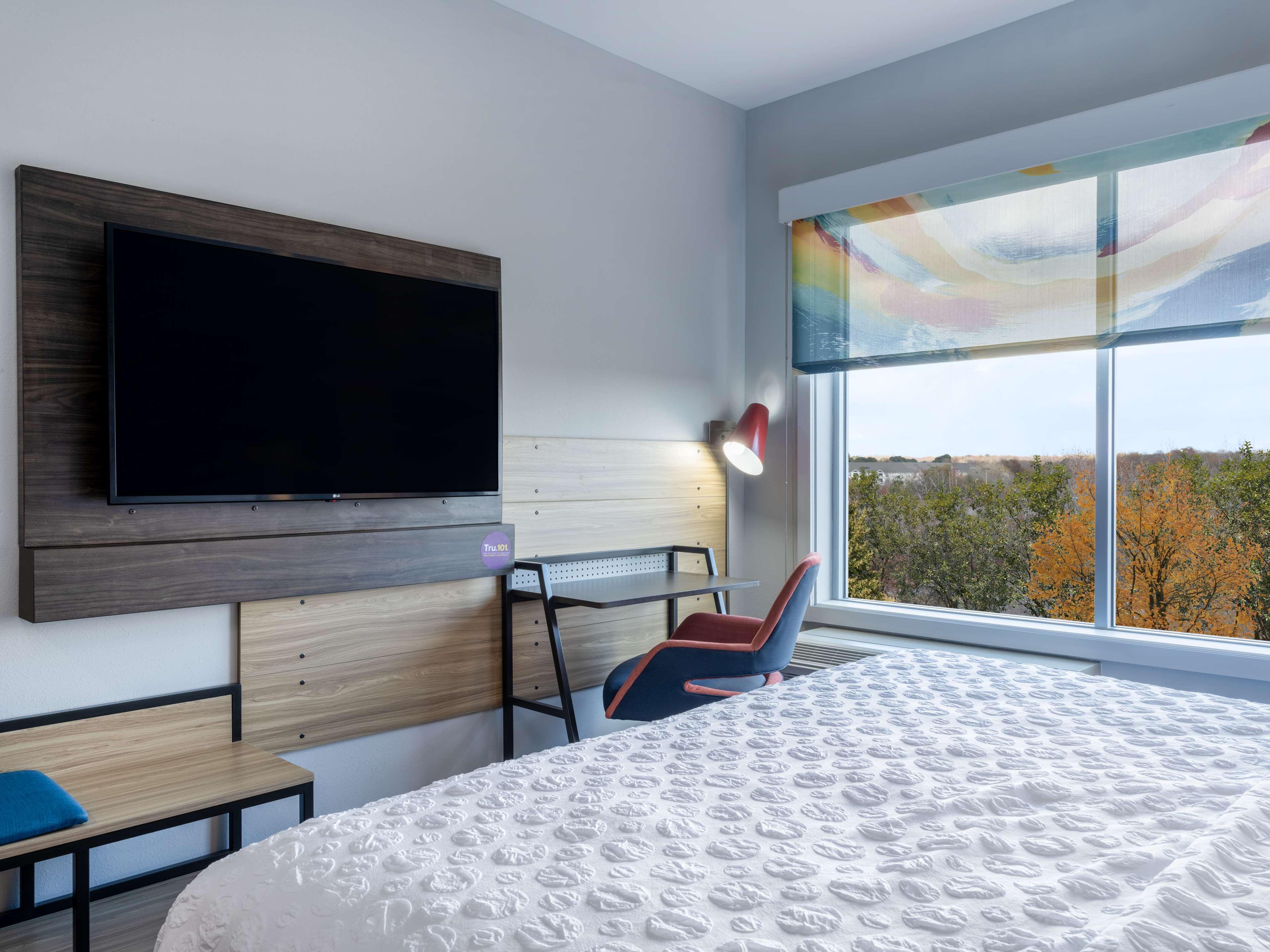 Tru by Hilton Chesapeake Greenbrier
