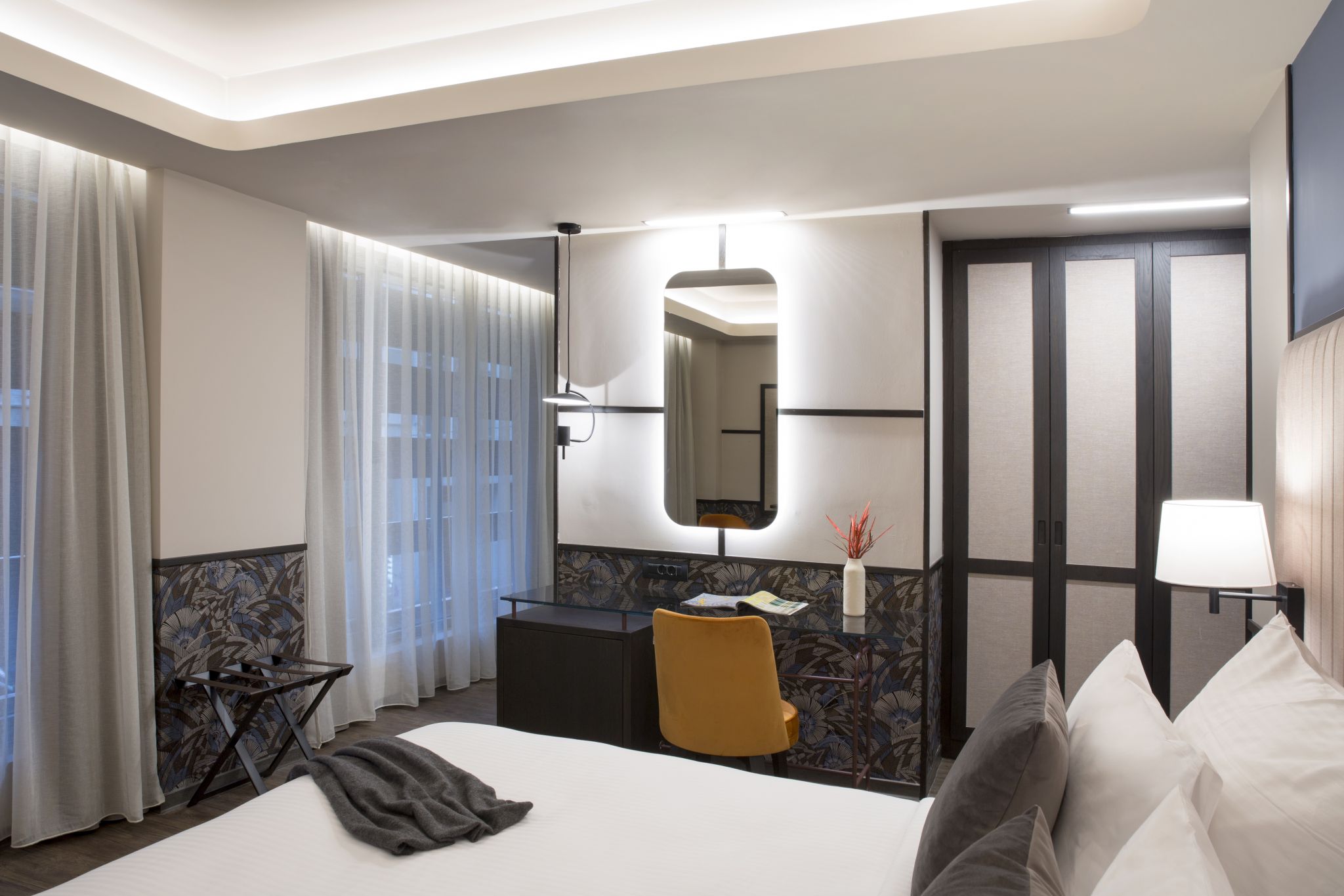 Zeus Essence Athens Central