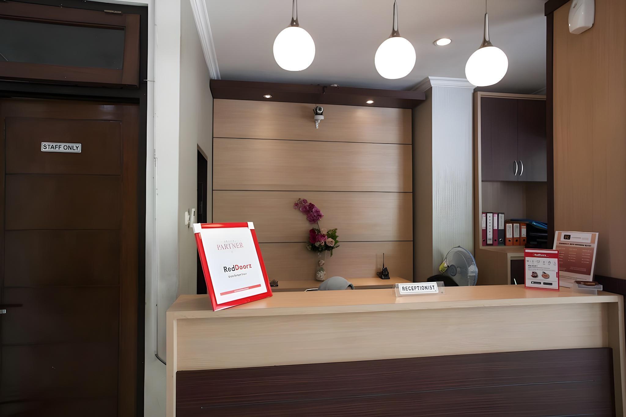 Exterior & Views 1, Urbanview Hotel De Kopen Malang, Malang