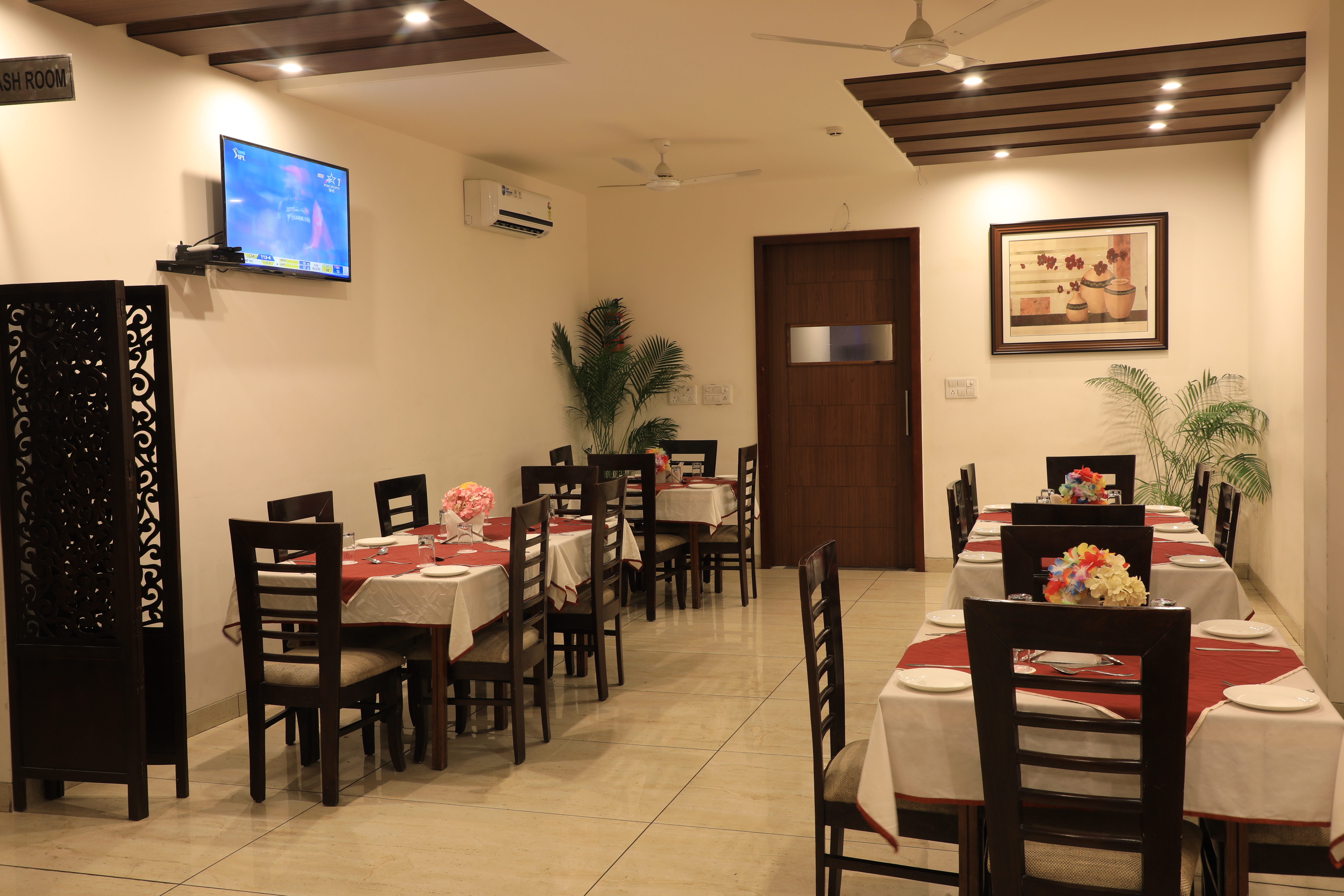 Vanaam Hotel Raj Plaza
