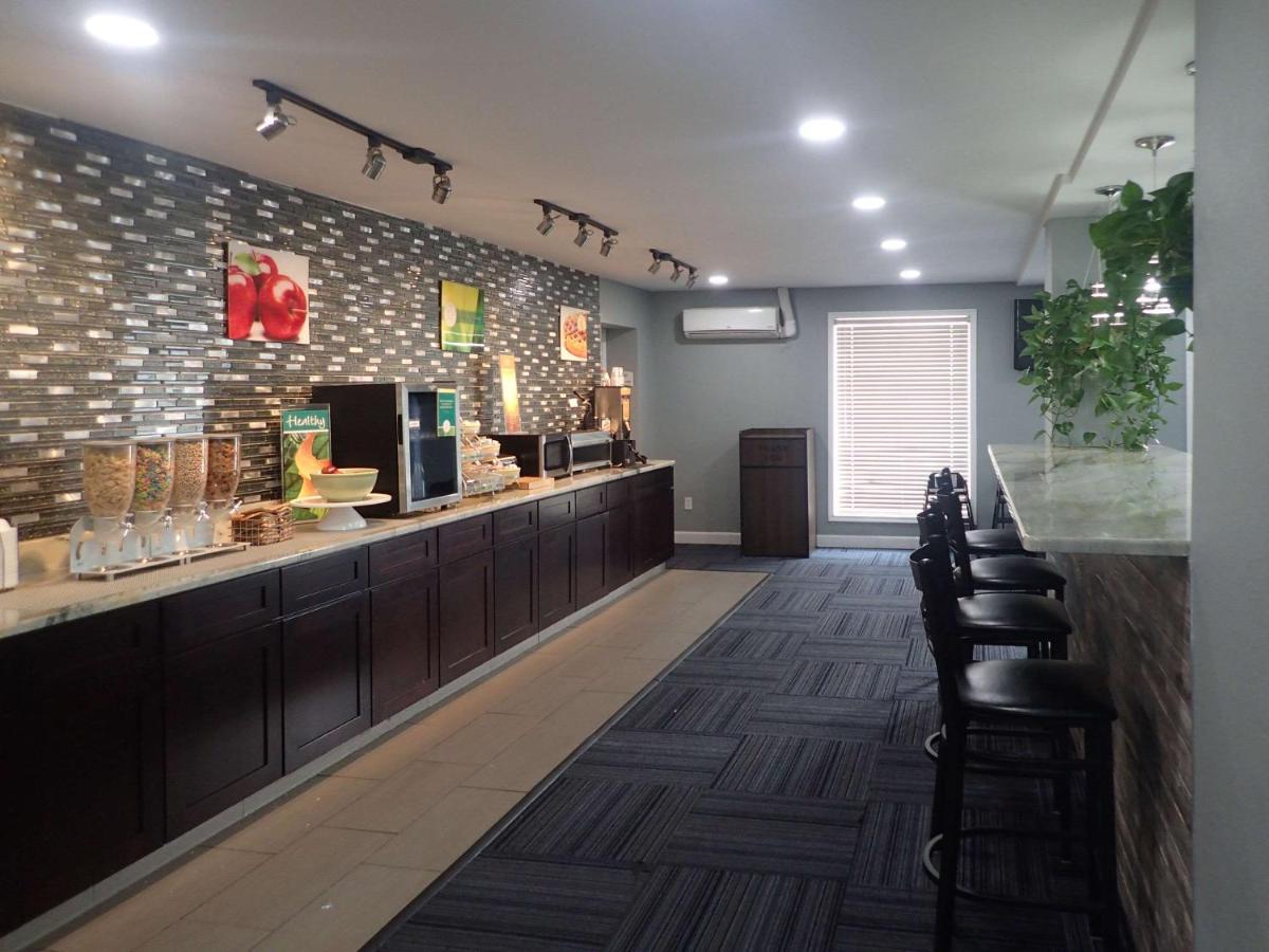 Suburban Studios Verona - Staunton North