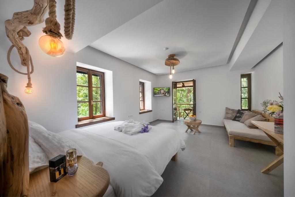 Palios Stathmos by null