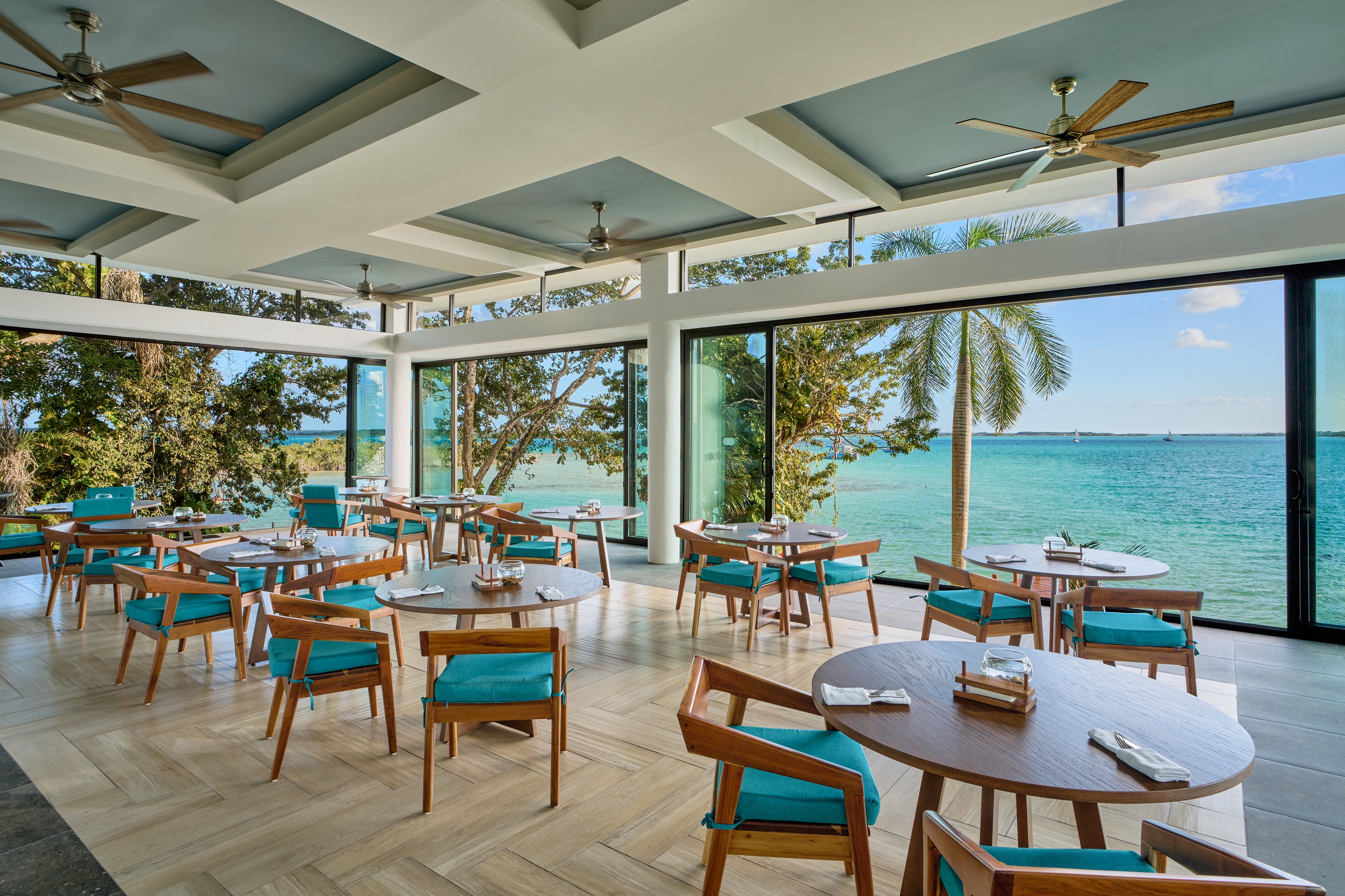 Cristalino Lagoon Front Hotel Restaurant and Spa