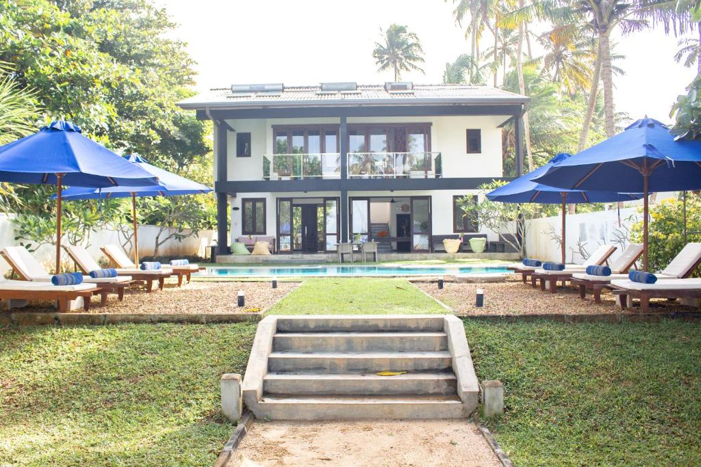 Parangi Weligama Bay - photo