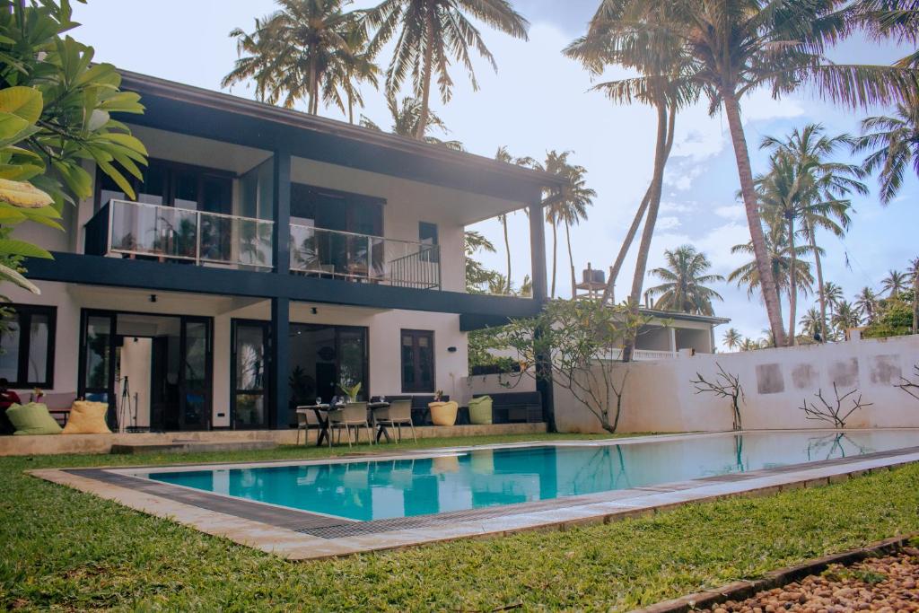 Parangi Weligama Bay - photo