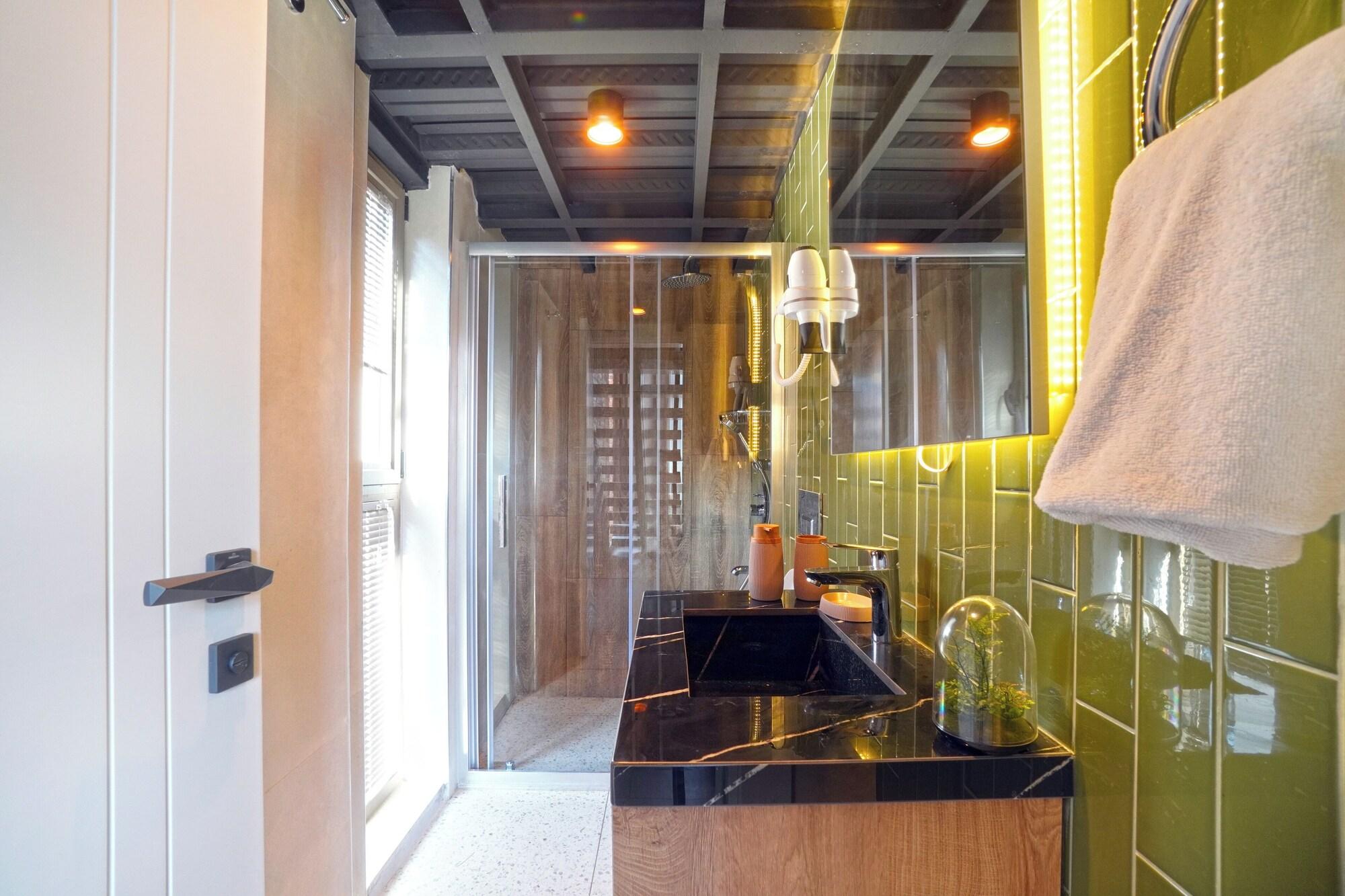 Ayayorgi̇ Homes & Hotels