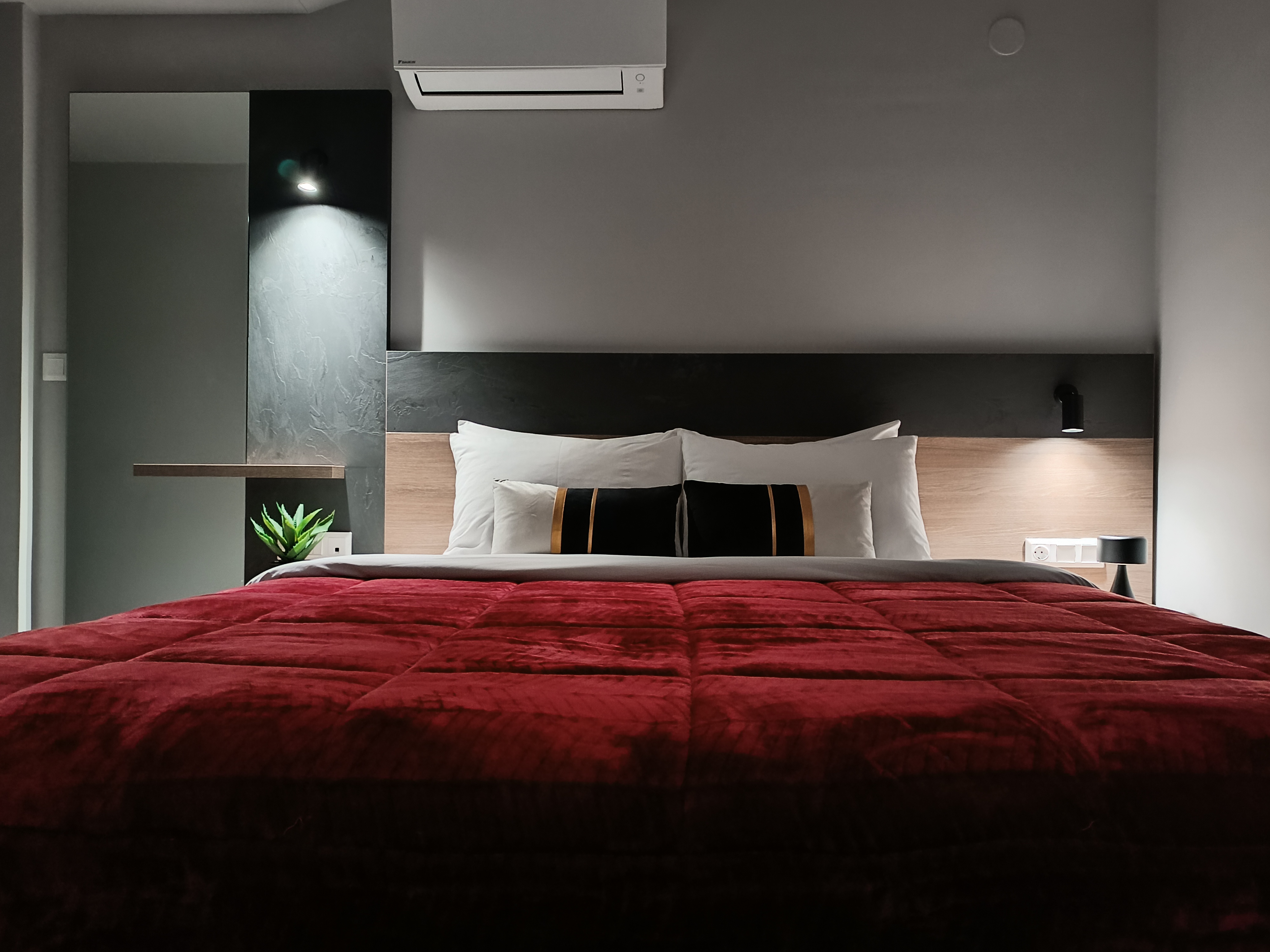Elizabeth Queen Luxury Rooms