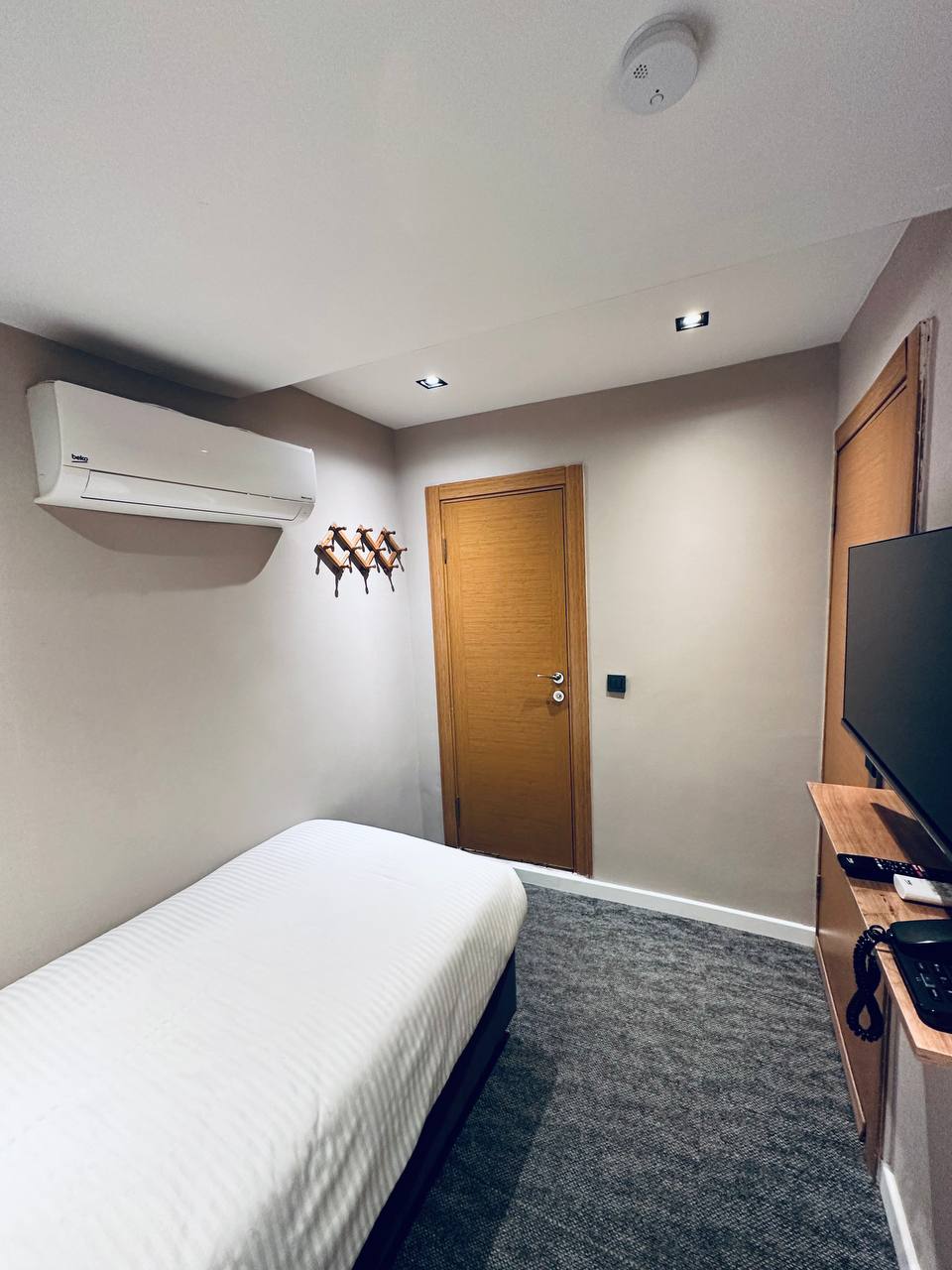 Rexee Hotel