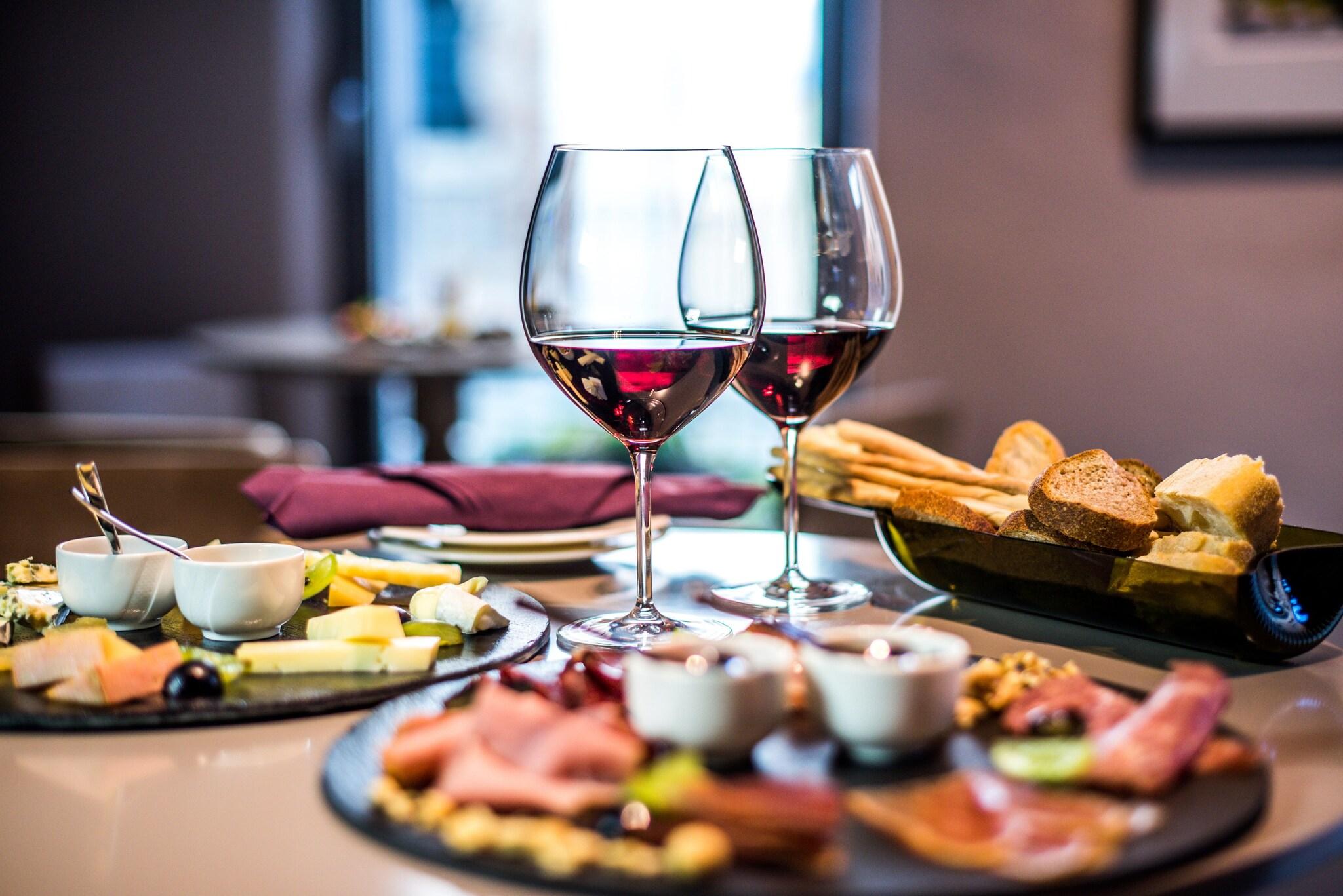 UVE - Rooms & Wine Bar by null