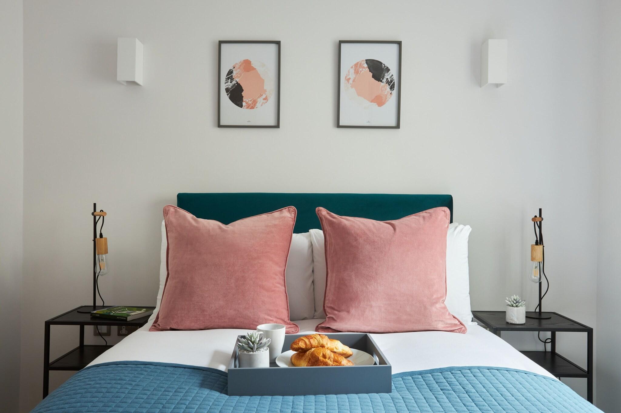 Hammersmith Mews By Flying Butler