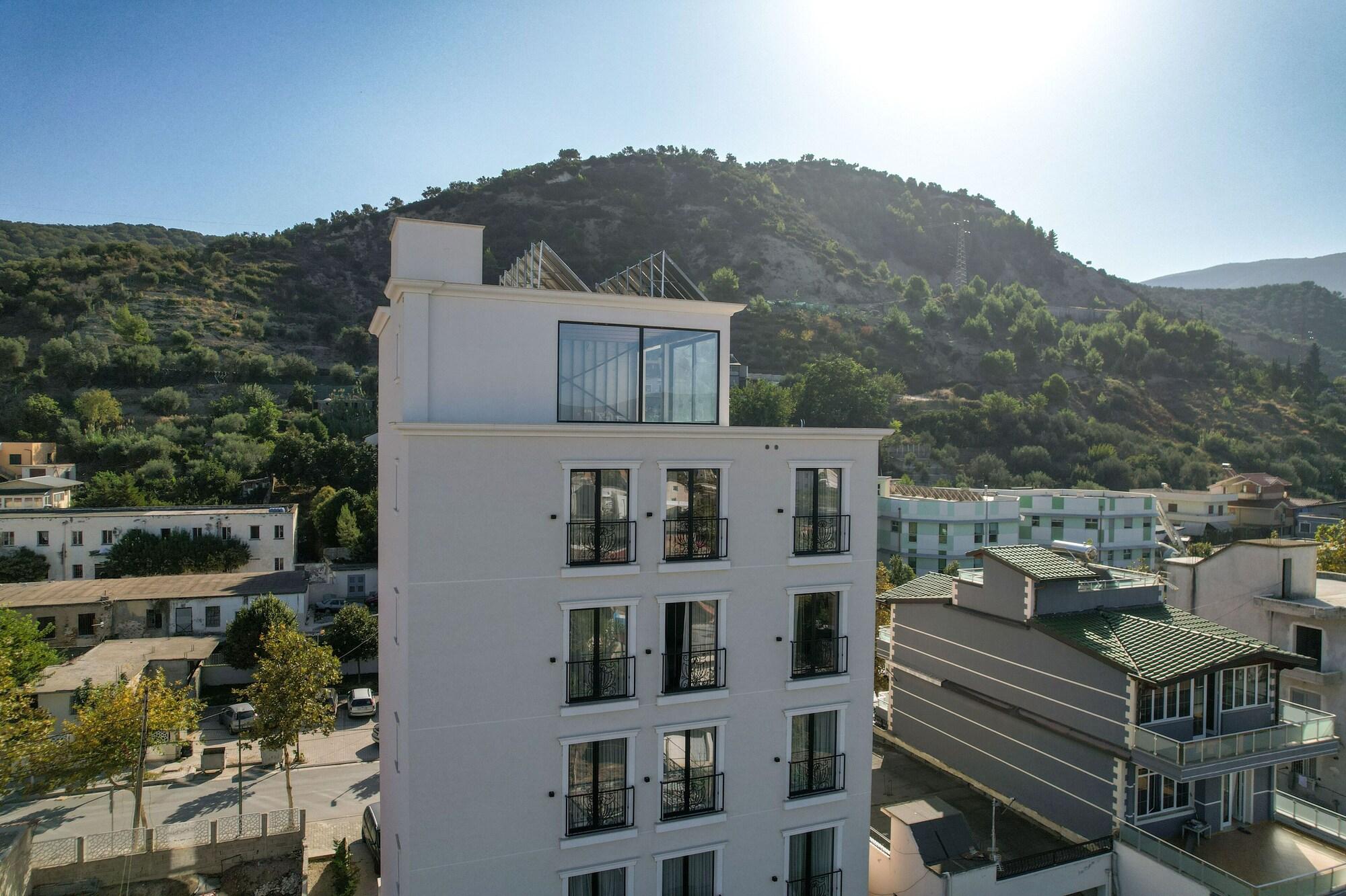 Hotel Central - photo