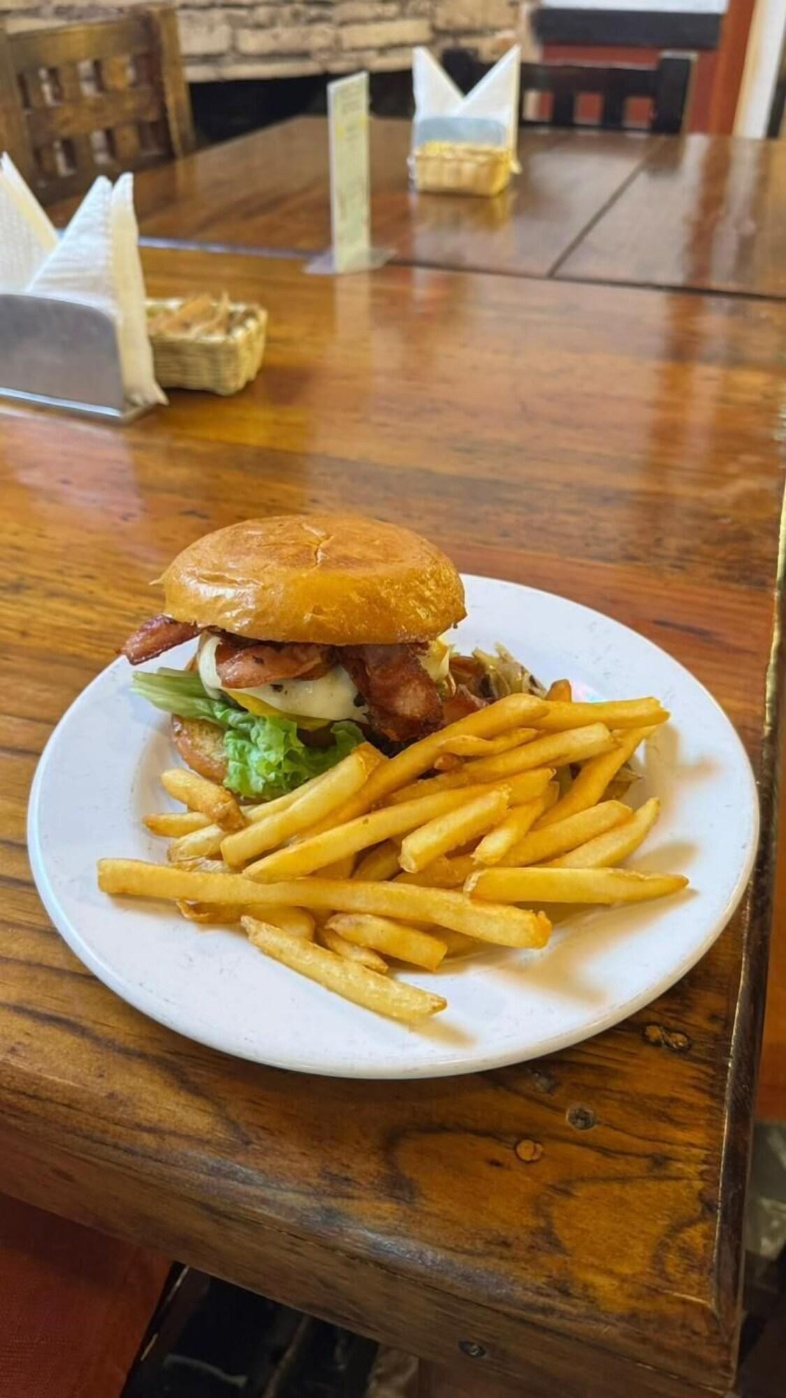 Restaurant 3, Hotel Mesones 49, Allende