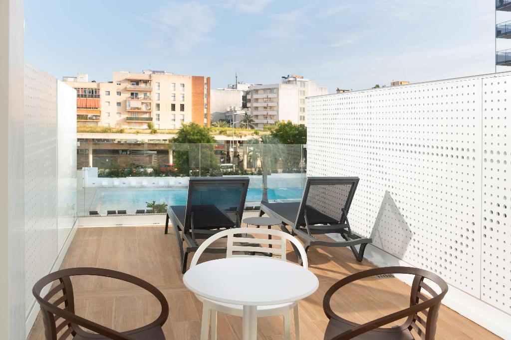 L'Azure Hotel