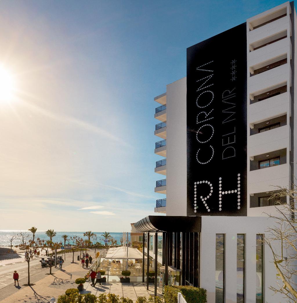 RH Corona del Mar, vista principal