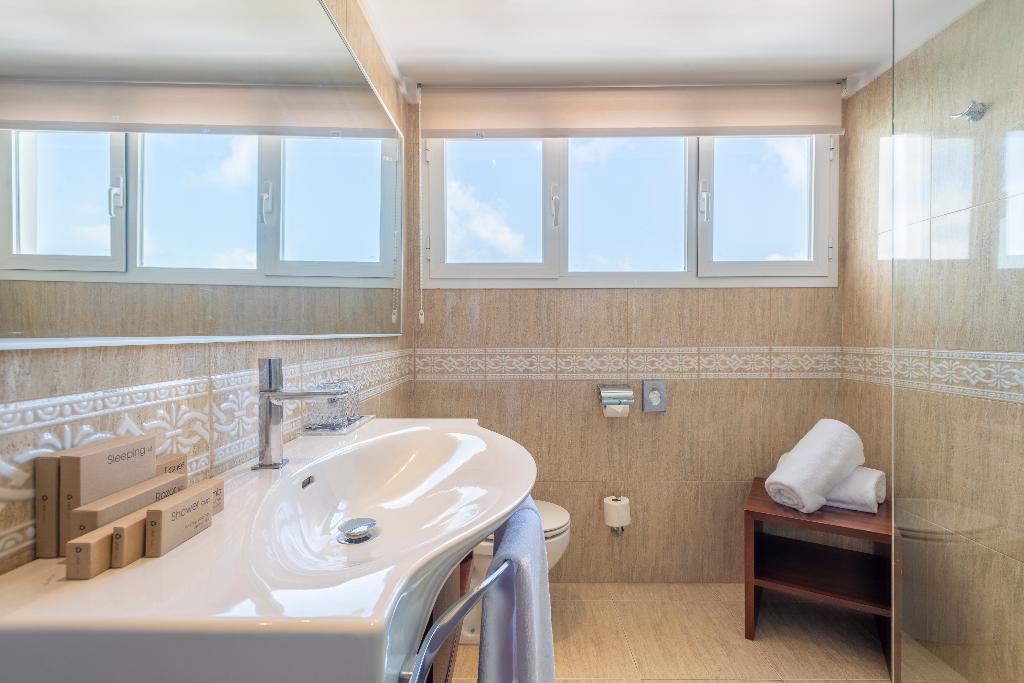 Hotel NYX Hotel Ibiza - Adults only, Spanien, Sant Antoni de Portmany. Großes 1